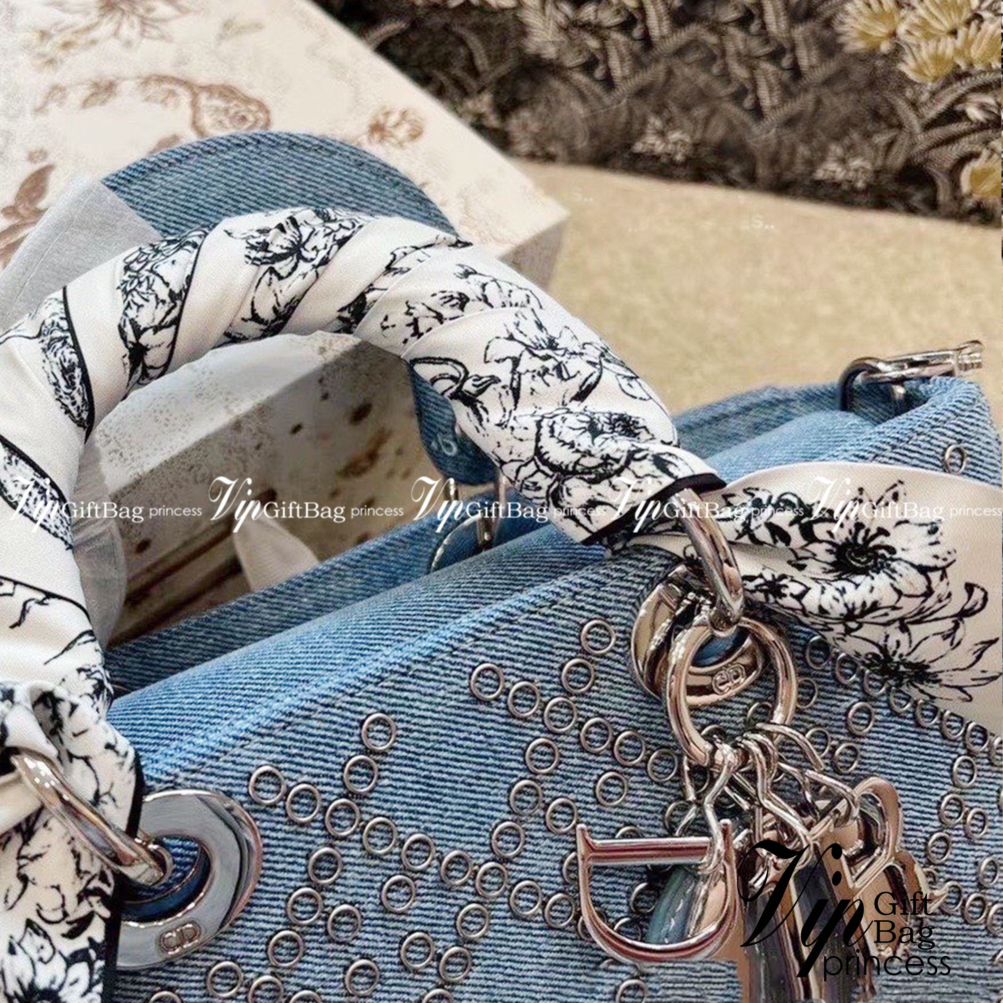 DIOR D-Joy Bag Cannage Denim / Dior Lady Bag กระเป๋าสะพายดิออร์ใบนี้คือราชนิกุลมากแม่ความเลดี้ดิออร์ที่เกินต้าน งานชนช้อปปังสุด ถือสลับแท้ไม่โป๊ะแน่นอน ราคาเบาสุด ภาพถ่ายจากงานจริง สวยเหมือนในรูป พร้อมส่งที่ไทย