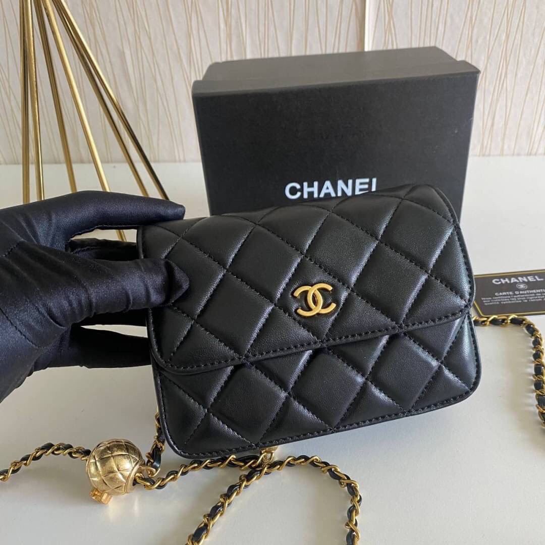 VIP GIFT 】หนังแกะแท้ CHANEL lambskin small shoulder bag with chain เรียบหรู ดูดี ดีไซน์สุดคลาสสิค ใช้ออกงานได้เลย มีสายโซ่อะไหล่ทองรมควันอย่างลงตัว ไอเท็มแนะนำพร้อมส่งที่ไทยราคาสุดคุ้มห้ามพลาดค่ะ!