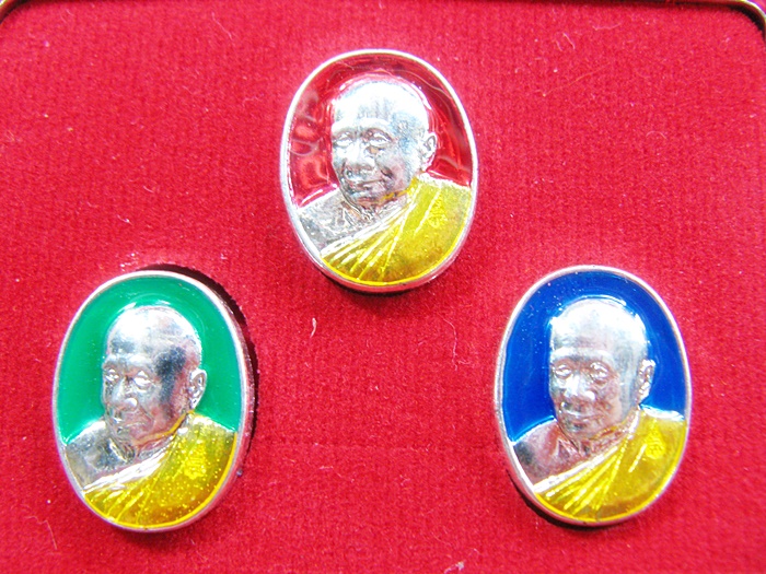 สินค้าหมดค่ะ ชุด3เหรียญเม็ดแตงรูปเหมือนสมเด็จพระสังฆราช100ปี เนื้อกะไหล่เงินลงยาสีแดง-สีเขียว-สีน้ำเงิน พร้อมกล่องเดิมค่ะ