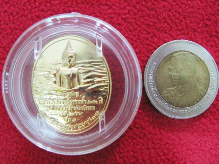 สินค้าหมดค่ะ เหรียญหลวงพ่อโสธร รุ่นอัญเชิญขึ้นจากน้ำ รุ่น1 ปี2554 เนื้อทองแดงชุบทอง รูปไข่ พร้อมตลับเดิมค่ะ