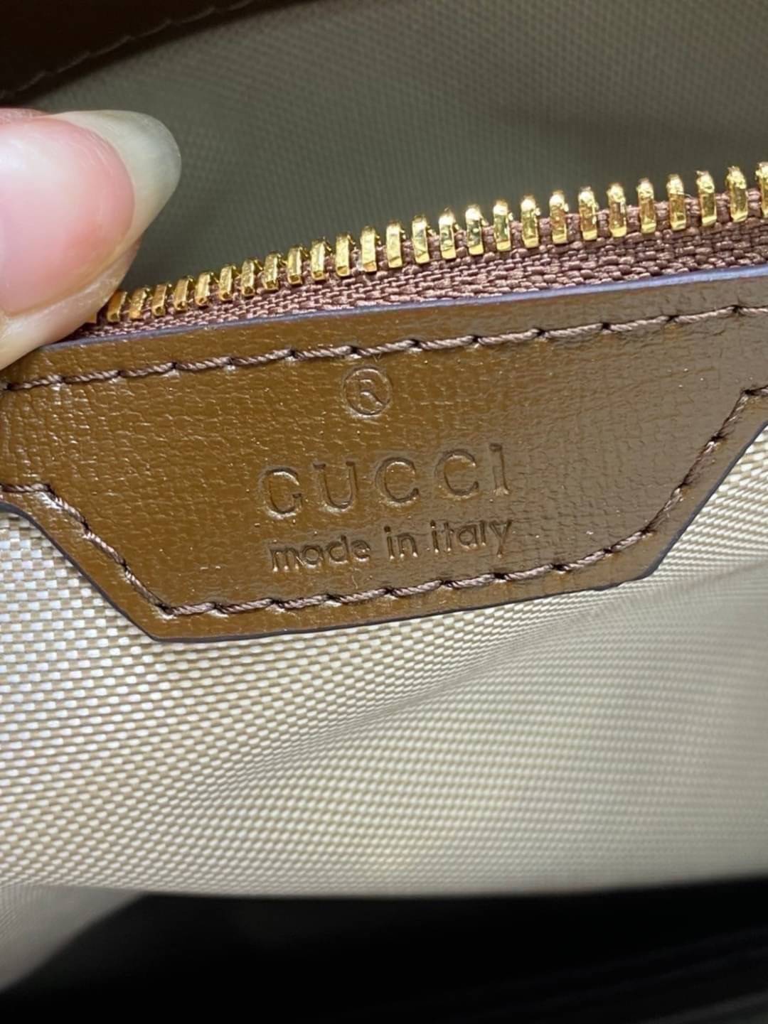 GUCCI Business case with Interlocking G กระเป๋าเอกสาร รุ่นที่ได้รับความนิยมอย่างมาก เนื่องจากมีขนาดใหญ่ จุของได้เยอะ พกพาสะดวก