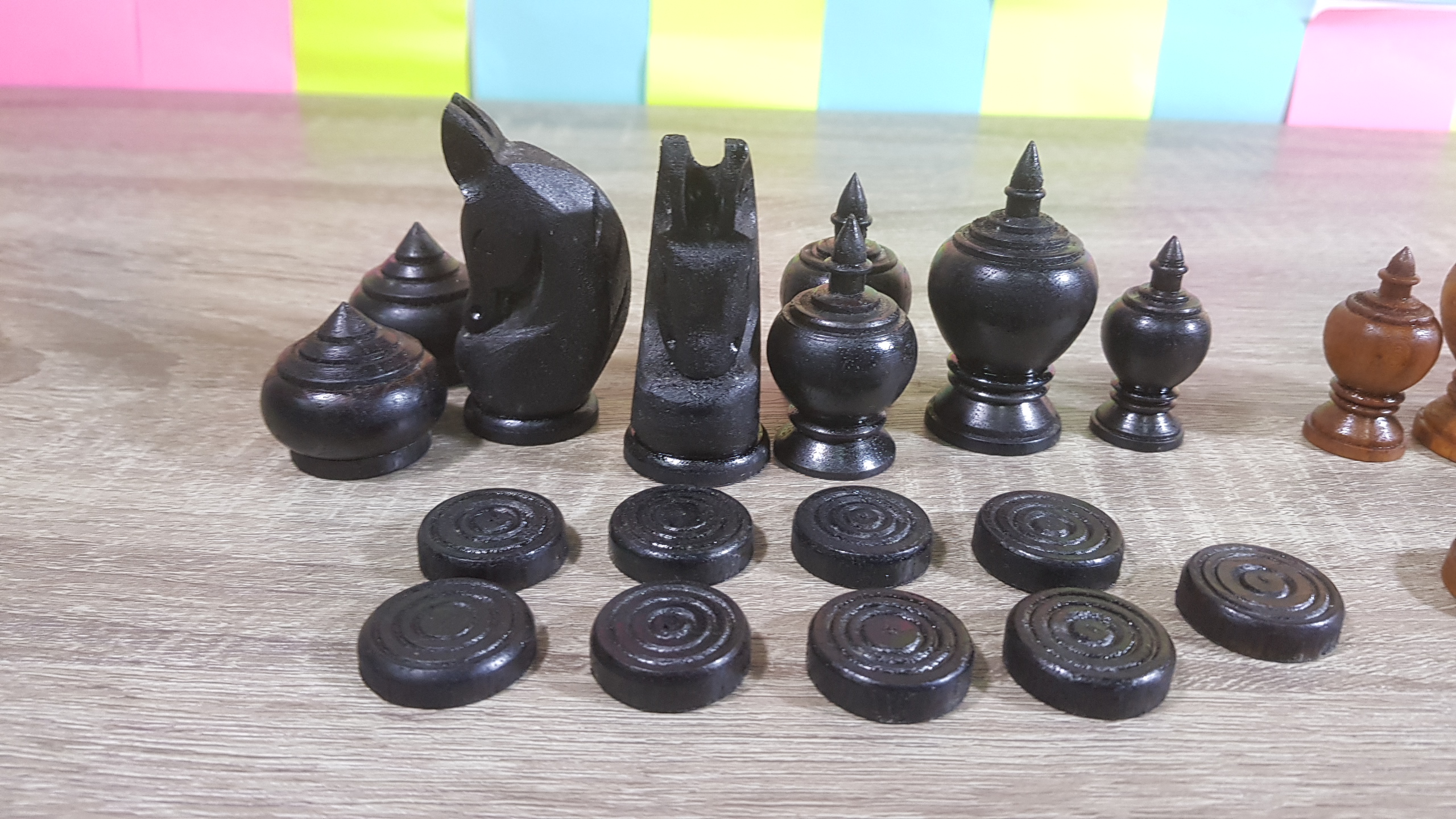 ชุดหมากรุกไทยตัวไม้มาตฐานพร้อมกระดานไม้พับได้ช่อง5x5และหีบทรงสี่เหลี่ยม(ขนาดกระดาน45x44cm.)