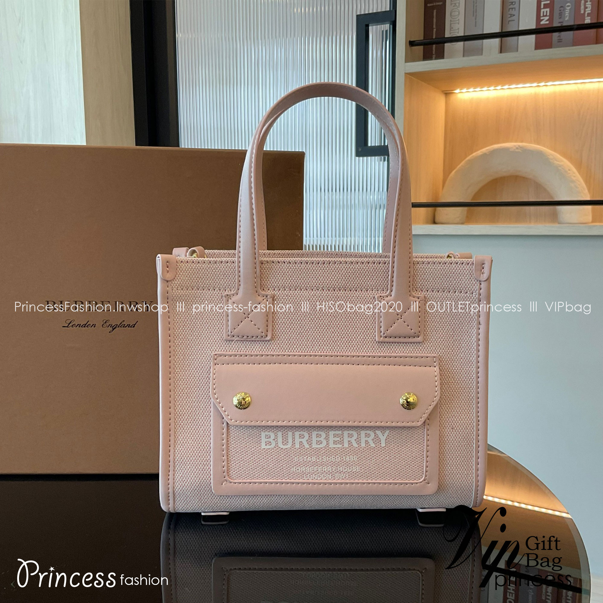 BURBERRY Mini Freya Tote in Bright Red/dusky Pink / BURBERRY FRAGRANCES MINI TOTE BAG ตัวกระเป๋าเป็นผ้าตัดหนัง Lambskin นิ่มสวยหรูดูดี สีสันพาสเทล💖🐻 **น่ารักมากๆ มีช่องกระเป๋าหน้าเล็กให้1ช่อง ภายในช่องหลักโล่งกว้าง