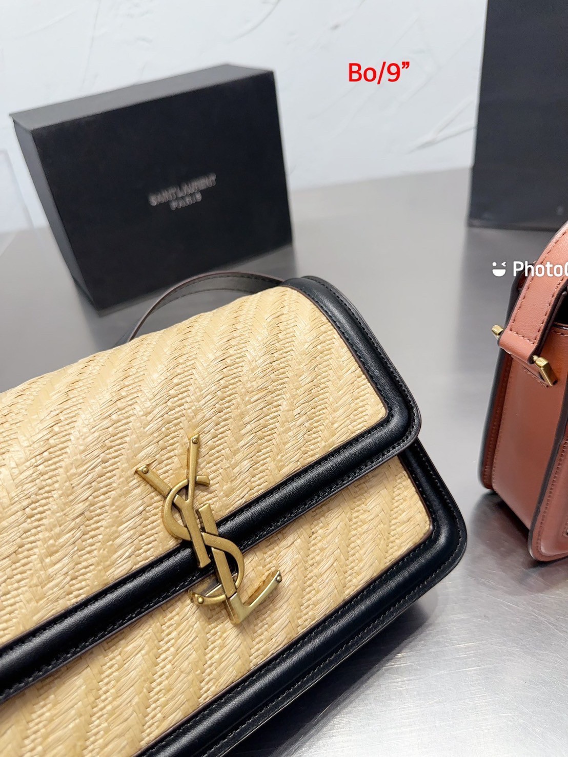 Medium Solferino raffia crossbody bag 9" / YSL SOLFERINO BAG / Solferino Natural Bag พร้อมส่งที่ไทย กระเป๋าสะพายทรงสี่เหลี่ยม ทอด้วยวัสดุธรรมชาติ สวยหรูอยู่ทรง เปิดปิดด้วยฝาปิดโลโก้แบรนด์อะไหล่ทอง