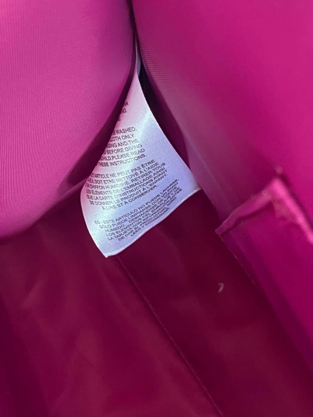 Ori GUCCI Children's tote bag GG kids ที่สุดของความน่ารัก ลิมิเต็ดแบบไม่มีเอาท์ สาวๆสายหวานไม่ควรพลาดด้วยประการทั้งปวงเลยค่าา หนังแท้เกรดดีที่สุด พิมพ์ลายแบรนด์รอบใบเทคเจอร์สวยอยู่ทรง ภายในมีโลโก้กว้างและจุสุดๆใส่สัมภาระได้เยอะ ภาพถ่ายจ