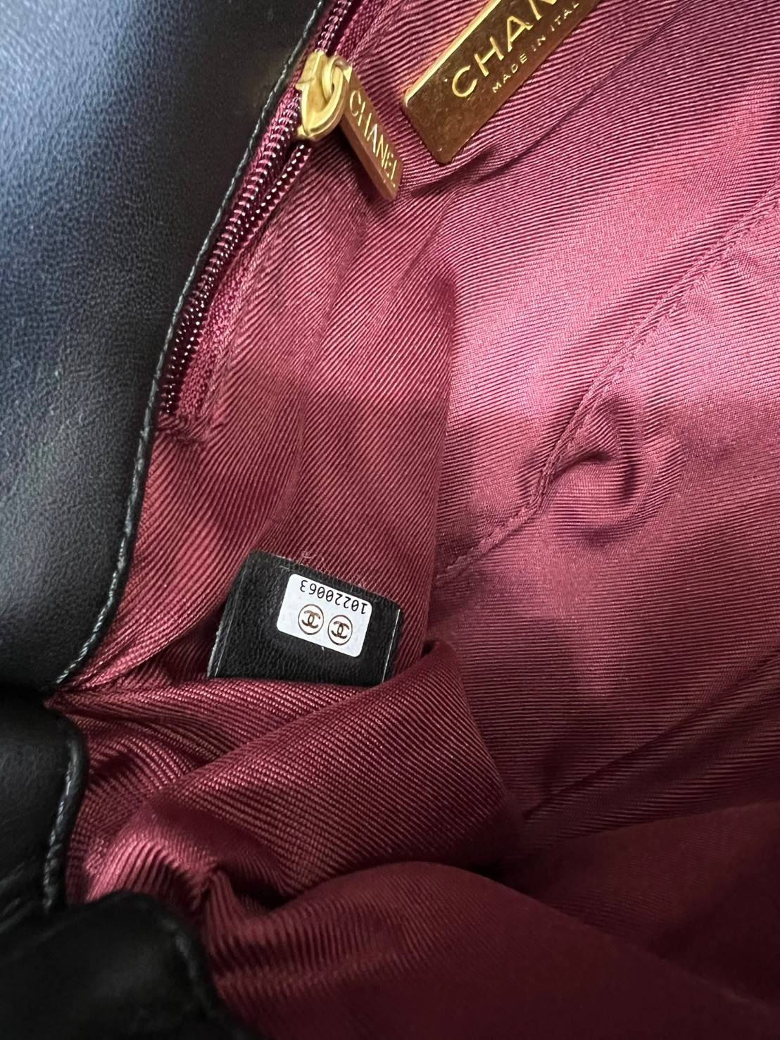 CHANEL 19 FLAP BAG / CHANEL LEATHER SHOULD BAG จำนวนจำกัด_หนึ่งในรุ่นที่สาวๆต้องมีค่า
