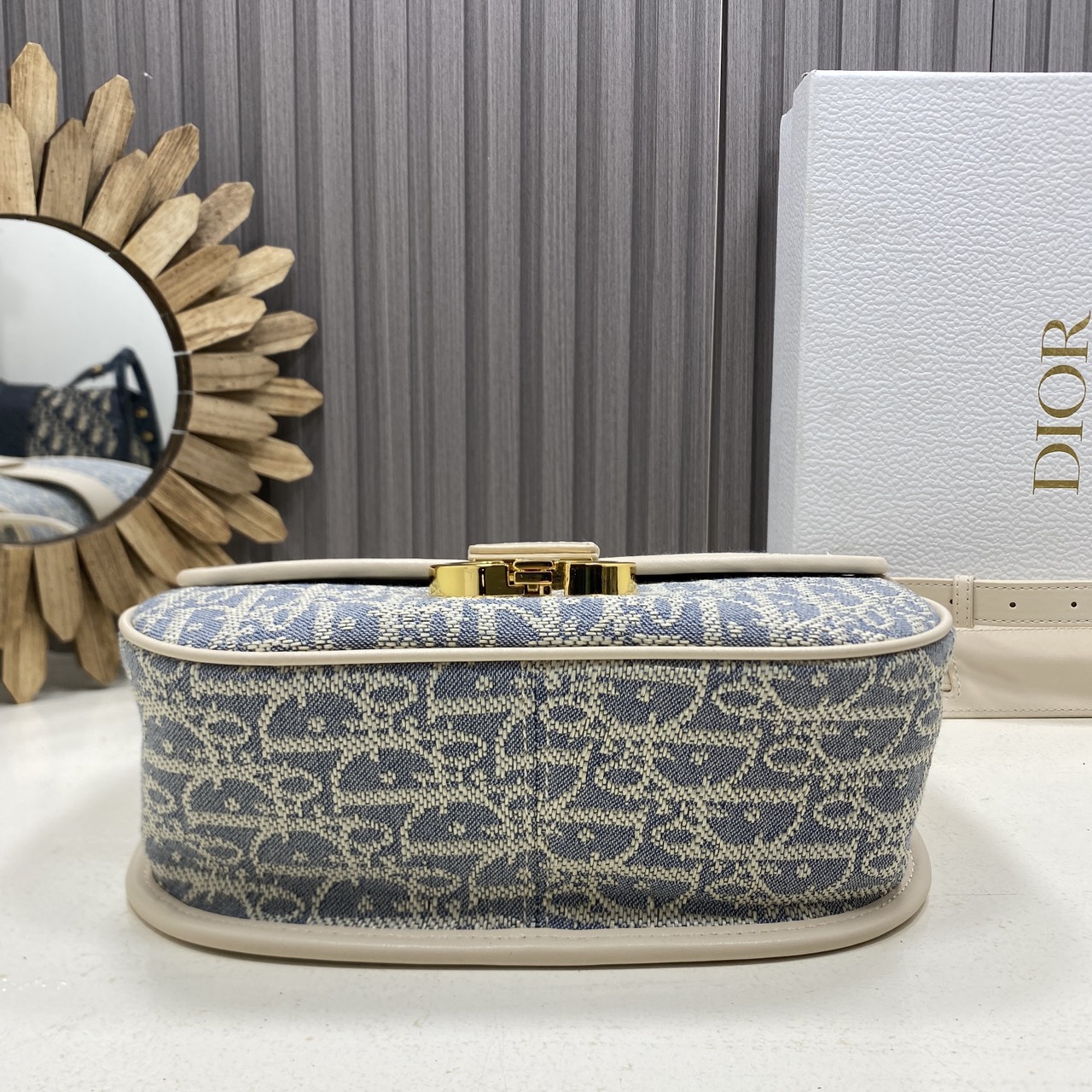 ORI หนังแท้ | DIOR Satchel Medium 30 Montaigne Dior Oblique jacquard fabric กระเป๋าสะพายไอเทมใหม่ประจำ Fall 2025 ยกระดับไลน์ 30 Montaigne ด้วยดีไซน์แบบแคชชวลที่เสริมด้วยรายละเอียดสุดประณีตบรรจง จากผ้าแจ็กการ์ดลาย