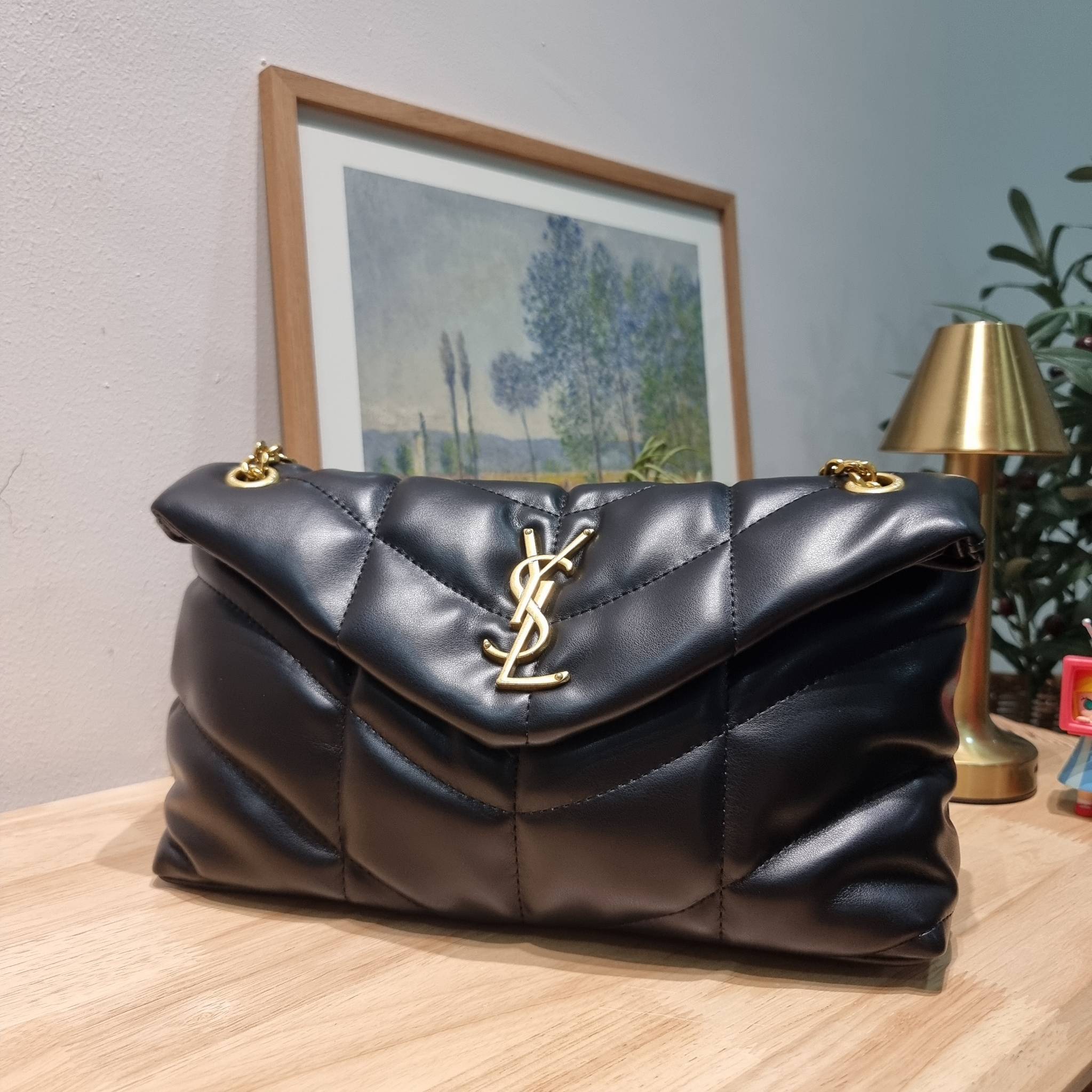 YSL PUFFER SMALL CHAIN BAG IN QUILTED / Yves Saint laurent puffer small chain bag in quilted กระเป๋าสะพายรุ่นยอดนิยม ทรงสวย ใช้ได้บ่อยไม่มีเบื่อ วัสดุหนังสัมผัสนิ่มมือ ดีไซน์เรียบหรู