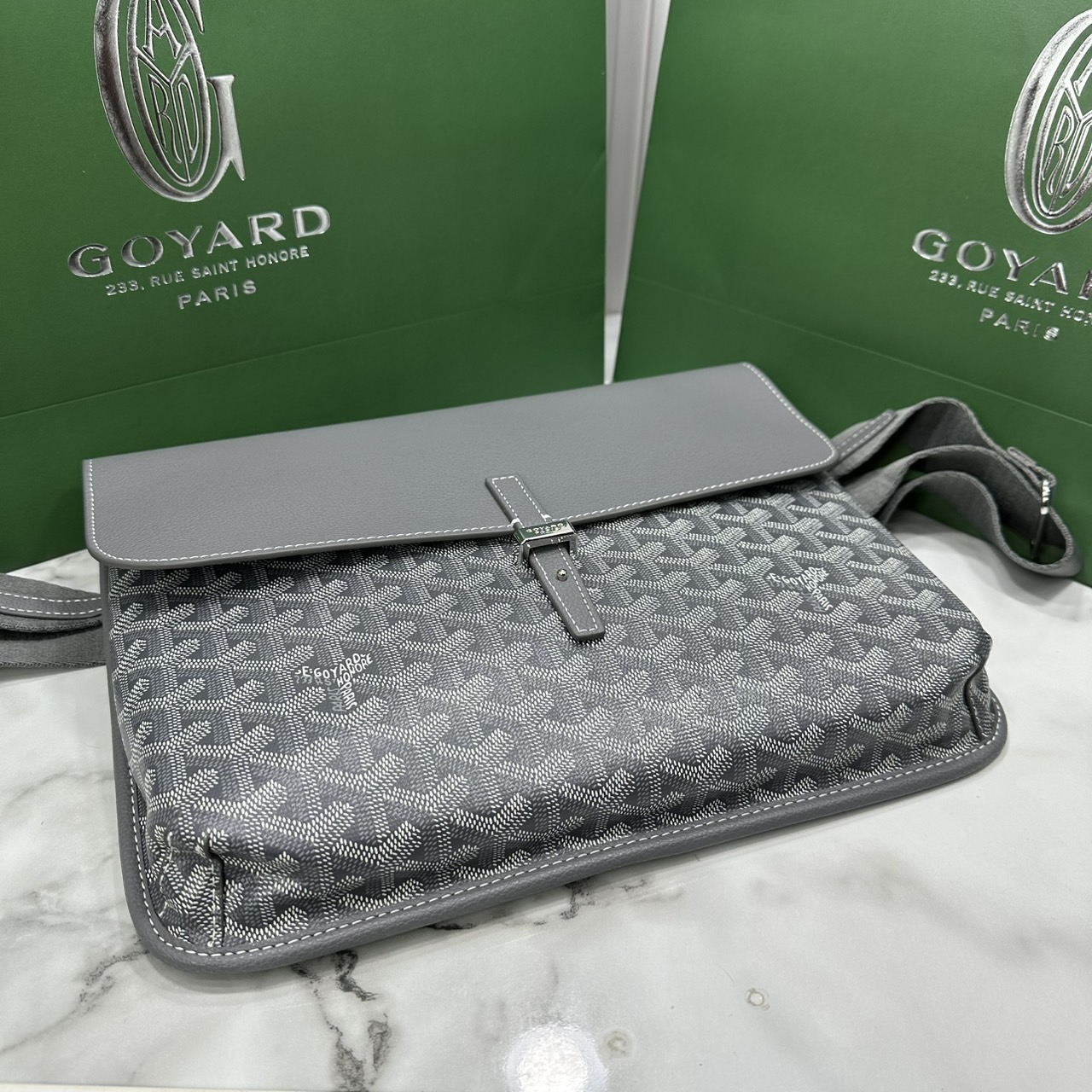 ORI หนังแท้ | Goyard Coursier Messenger bag กระเป๋าแมสเซ็นเจอร์ดีไซน์ใหม่ กะทัดรัดใช้งานได้อย่างคล่องตัว เหมาะมากสำหรับสายสปอร์ต ที่สุดของความหรูตอบโจทย์การใช้งาน ใบจริงสวยงามตามรูปค่ะ