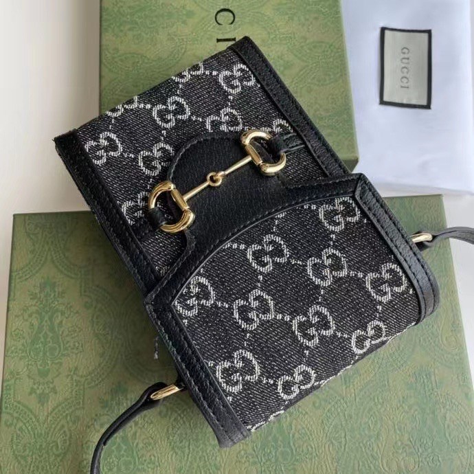 Gucci Horsebit 1955 mini bag / Gucci Phone Bag เกรดใช้งานสลับใบจริงได้ ออริจินอล รุ่นยอดฮิต ไซส์มินิ ที่ใครๆก็ต้องรู้จัก!! กับกระเป๋าขนาดมินิ ได้รับแรงบันดาลใจมาจากดีไซน์ดั้งเดิม ซึ่งแอคเซสเซอรี่นี้โดดเด่นด้วยรายละเอียดดั้งเดิมที่ทันสมัยโดยเน้นที่ฮอร์สบิต