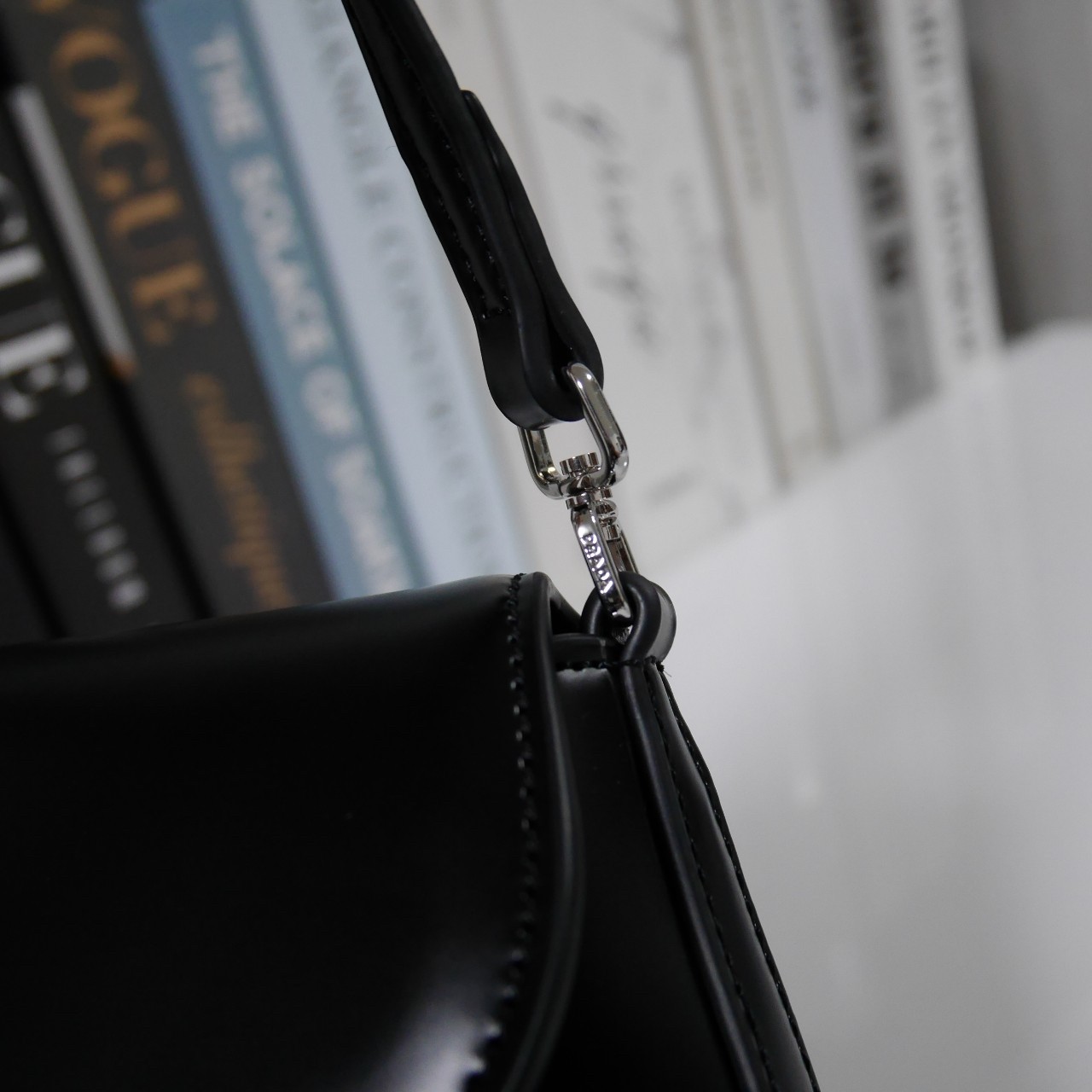 PRADA CLEO BRUSHED LEATHER SHOULDER BAG กระเป๋าทรงสวยยอดฮิต ทรงสะพายไหล่สวยหรูอยู่ทรง หนังเรียบเงาหรูสุดคลาสสิก