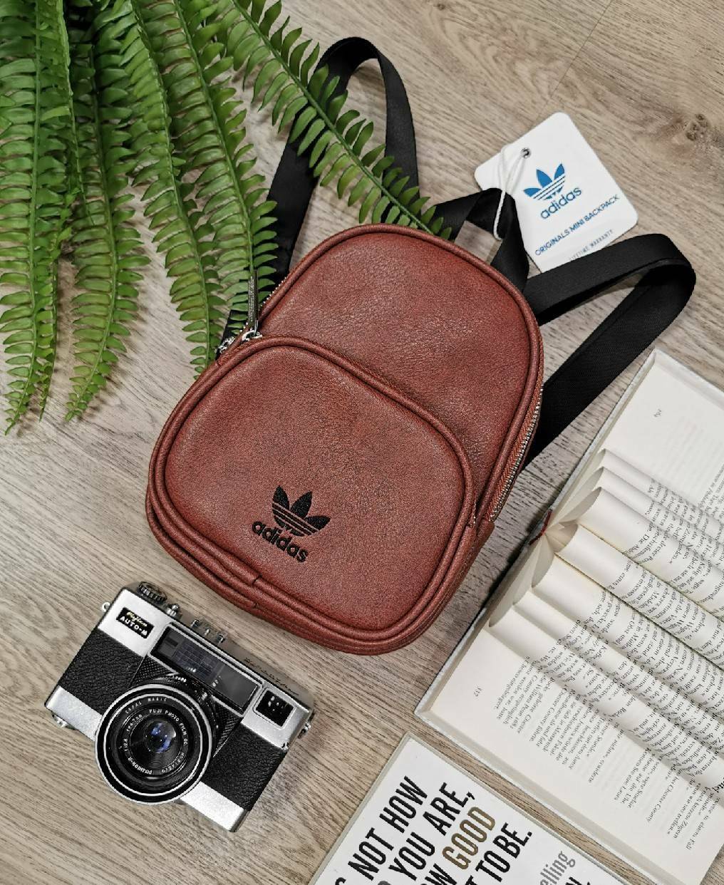 ADIDAS MINI BAGPACK กระเป๋าเป้สไตล์ Sport ขนาดมินิ กำลังน่ารัก น้ำหนักเบา ด้านหน้ามีโล้โก้และช่องซิป เปิดปิดด้วยซิปสะดวกใช้หัวซิปแบรนด์ ภายในมีโลโก้และช่องใส่ของ มีหูจับถนัดมือ สายสะพายเลื่อนปรับระดับได้ freesize ไอเท็มใหม่ดีไซน์สุดฮิต พร้อมส่งที่ไทยในราค