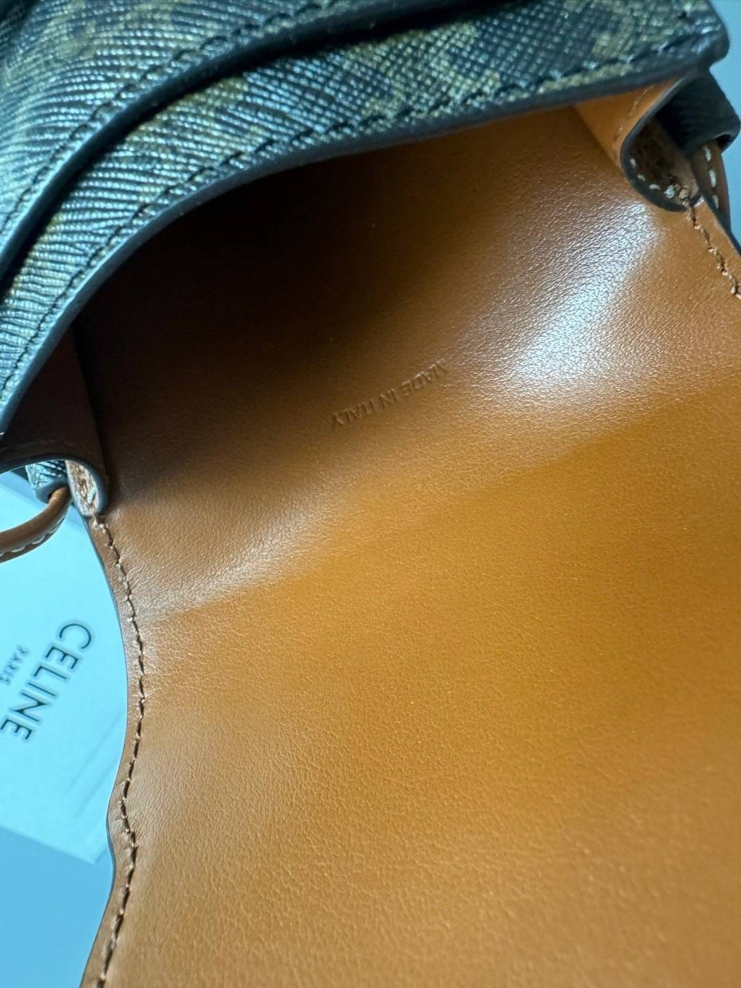 CELINE PHONE POUCH WITH FLAP IN TRIOMPHE CANVAS AND LAMBSKIN กระเป๋าใส่โทรศัพท์ เกรดท็อปออริจินอล 1:1 สลับแท้