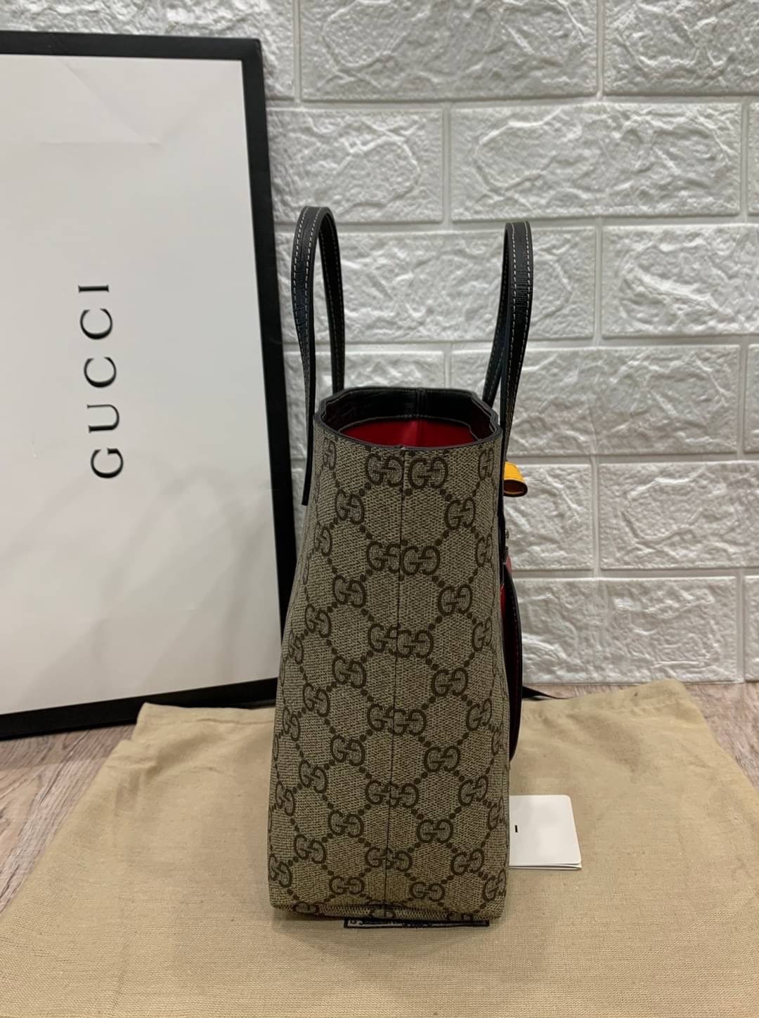 รวมแบบ GUCCI Children's tote bag / Gucci kid tote / Gucci bag พร้อมส่งสต๊อกแน่น กับกระเป๋าโท้ทคิดท์ ไซส์น่ารักน่าใช้ ฮอตไม่หยุด เด็ดทุกดีไซน์ มีลายเข้าใหม่มากกว่าในรูปนะคะ **สินค้าเกรดออริจินอล 1:1 สลับแท้ งานสวยตามรูป ภาพถ่ายจากงานขายจริง ใช้งานต่าง