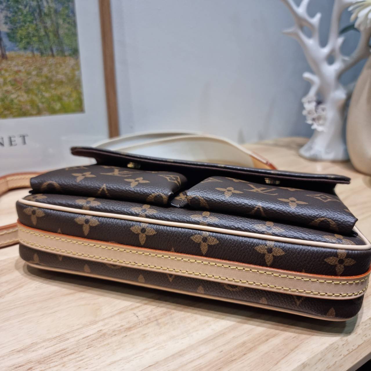 LV vivacite bag กระเป๋าสะพายมัลติ สายหนังครอสบอดี้ ปรับได้ตามต้องการ