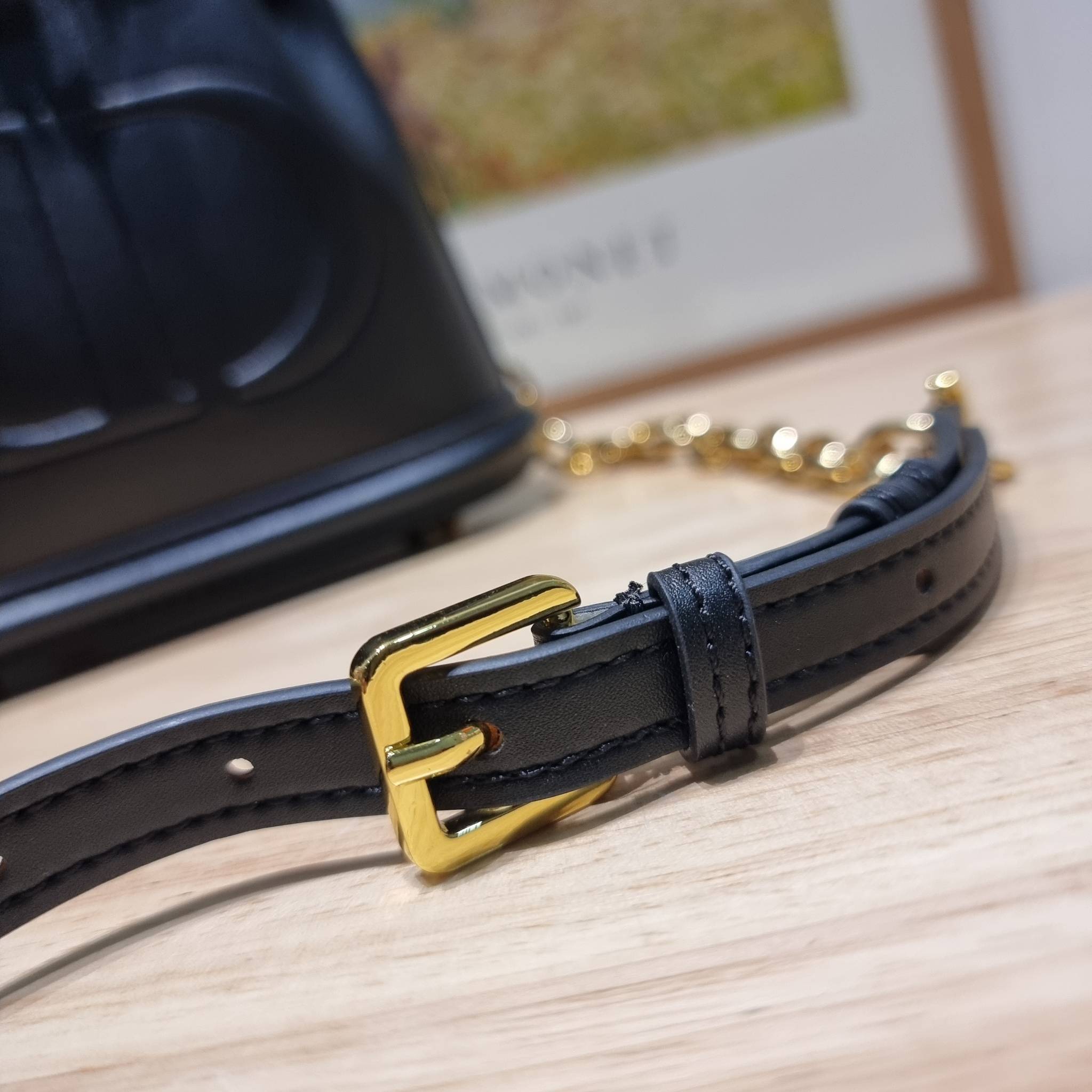 CD SMALL C'EST BAG 17cm / Dior bucket bag พร้อมส่ง กระเป๋าสะพายสุดคลาสสิค ดีไซน์หรู ไซส์เล็กกะทัดรัด ใช้งานง่าย สะพายได้ทุกโอกาส **ล็อทราคาพิเศษสุดคุ้ม