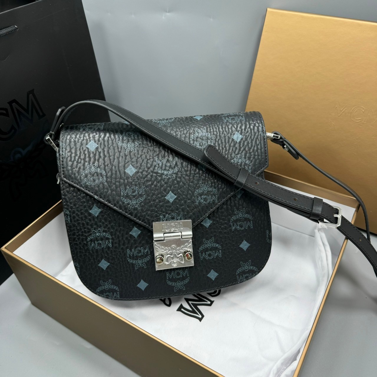 M.C.M PATRICIA SHOULDER BAG IN VISETOS กระเป๋าสะพายไหล่/ข้าง ดีไซน์ได้อย่างมีสไตล์ เกรดออริ สลับแท้ 1:1 ใช้งานต่างประเทศได้