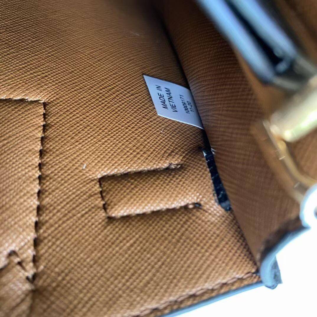 ของแท้ 💯% 】Tory walker Micro Satchel กระเป๋าถือหรือสะพายไหล่ วัสดุหนังแท้ ด้านหน้าประดับโลโก้แบรนด์ อะไหล่ทองสวยหรู