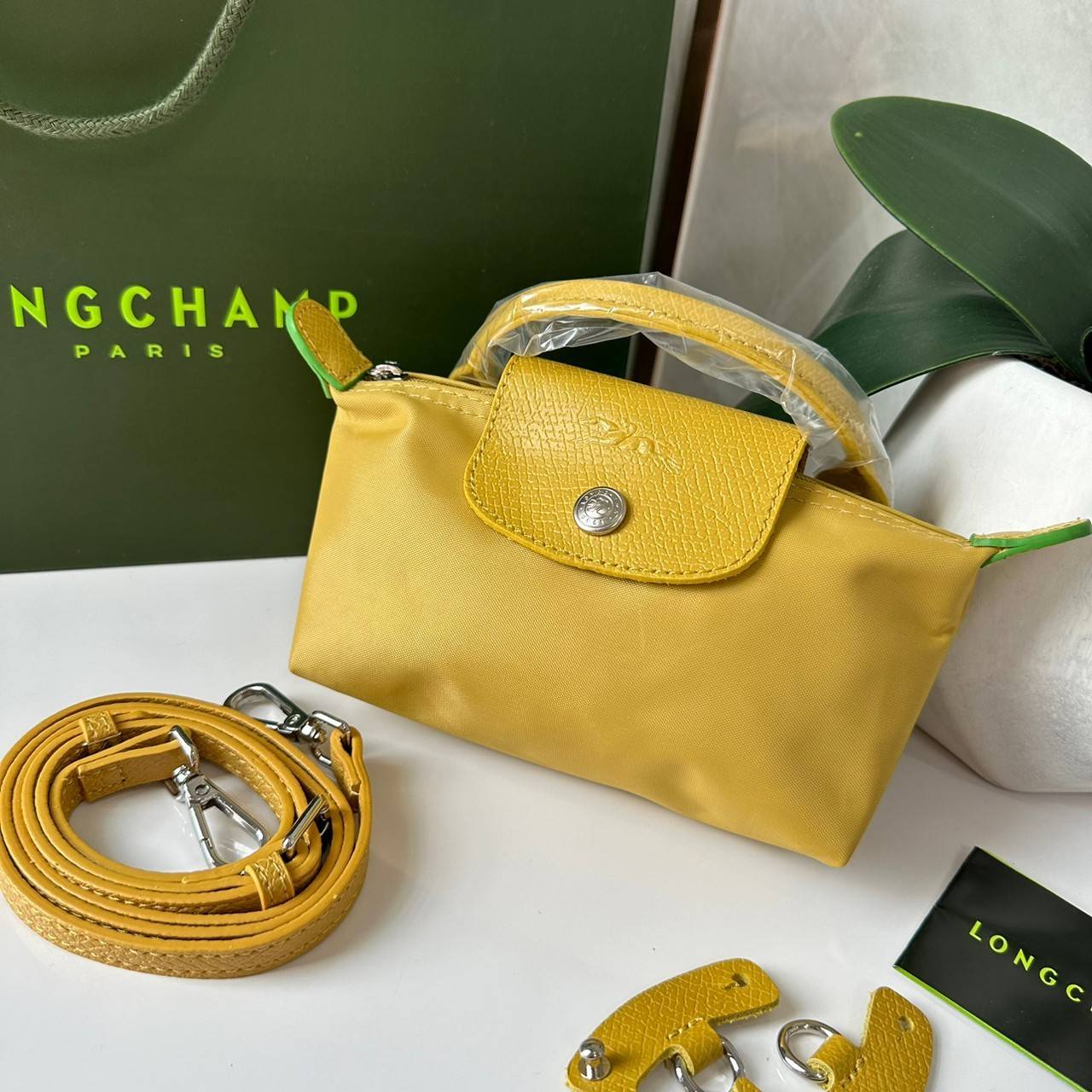 LONGCHAMP LE PLIAGE ORIGINAL Pouch with handle กระเป๋าใบเล็กขนาดกระทัดเหมาะกับใส่ของจำเป็นจุกจิก