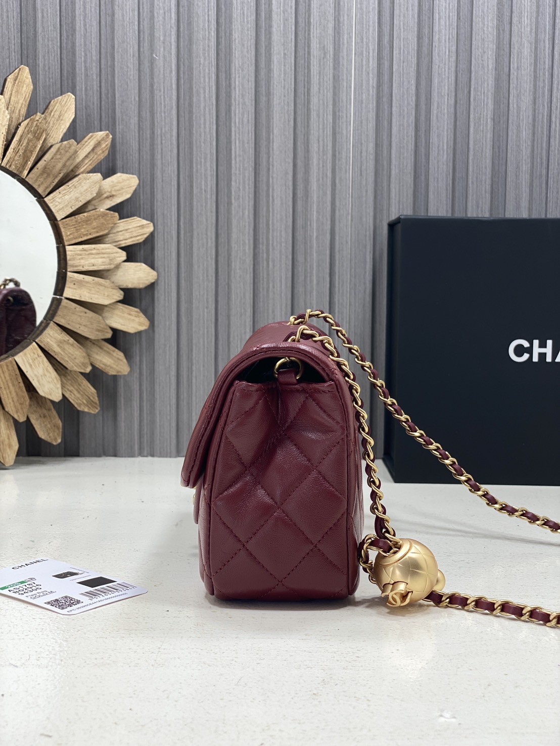 ORI หนังแท้ | Chanel Classic Flap Bag กระเป๋าสะพายรุ่นคลาสสิก สายประดับบอลโลโก้สวยหรูอะไหล่สีทองสวยงาม
