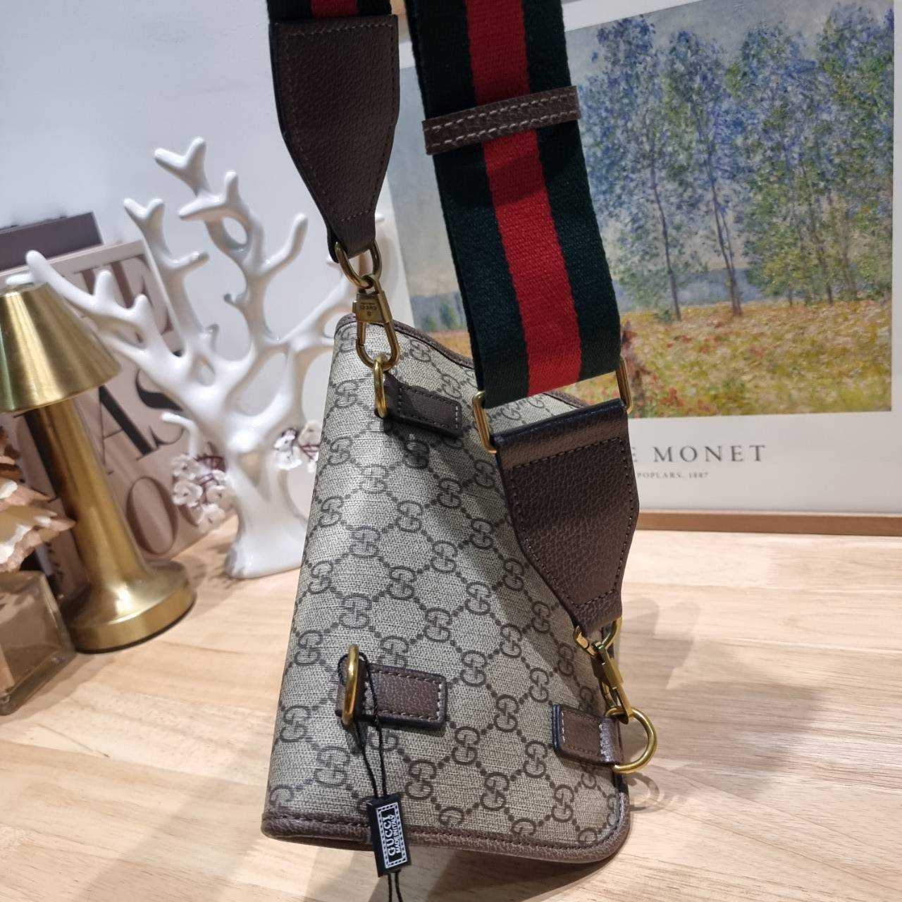 GG NEO VINTAGE GG SUPREME BELT BAG ฮอตฉ่ำๆ กับกระเป๋าคาดอกรุ่นคลาสสิค ดีไซน์เท่ หรู สไตล์สปอร์ต ขนาดกำลังดี พกพาง่าย คาดไปไหนก็ได้สบายๆ ปรับคาดได้หลากหลาย