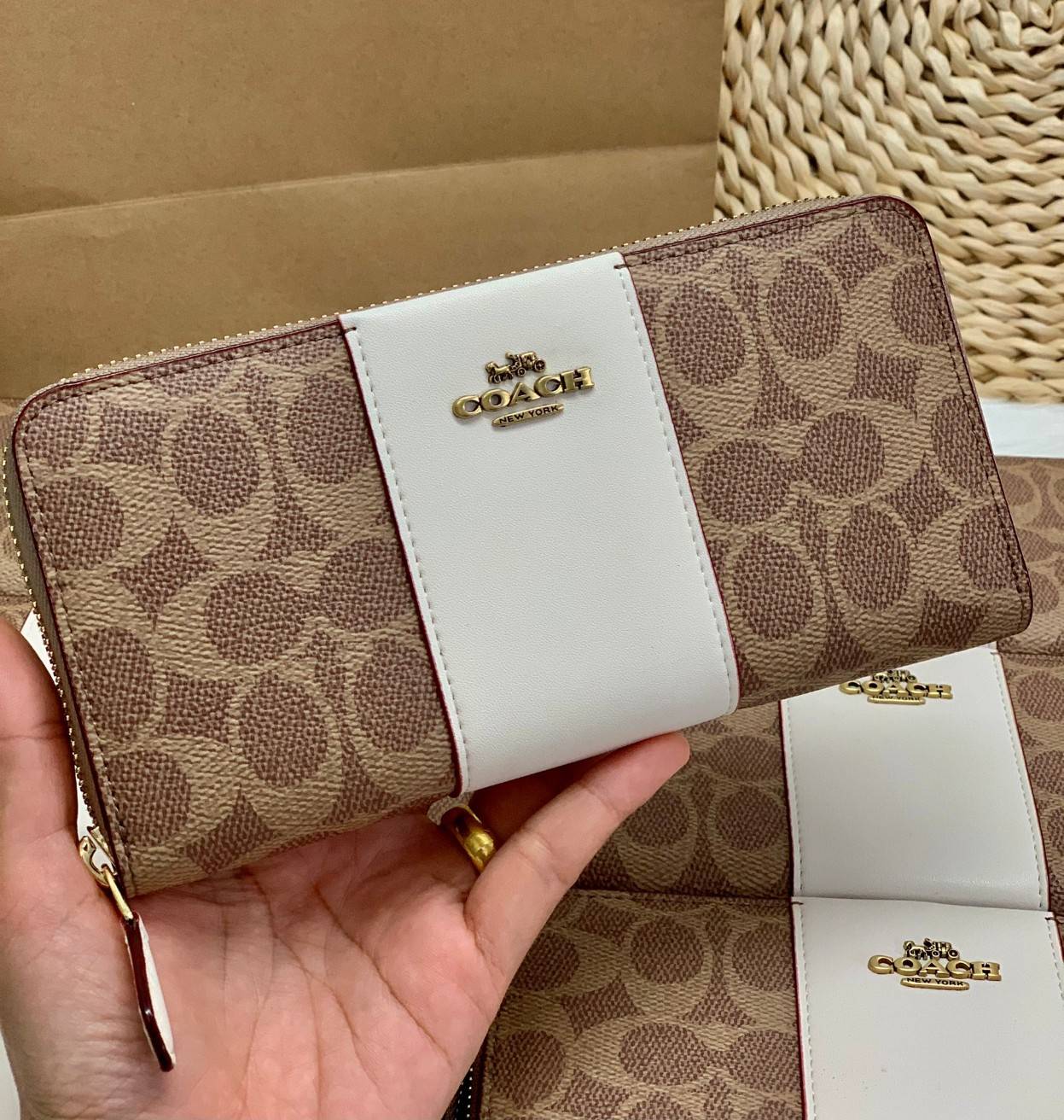 ของแท้ COACH ACCORDION ZIP WALLET ((31546)) กระเป๋าเงินใบยาว แบบซิปรอบ หนังแท้ ตัดหนังเรียบตรงกลางสวยงามค่ะ