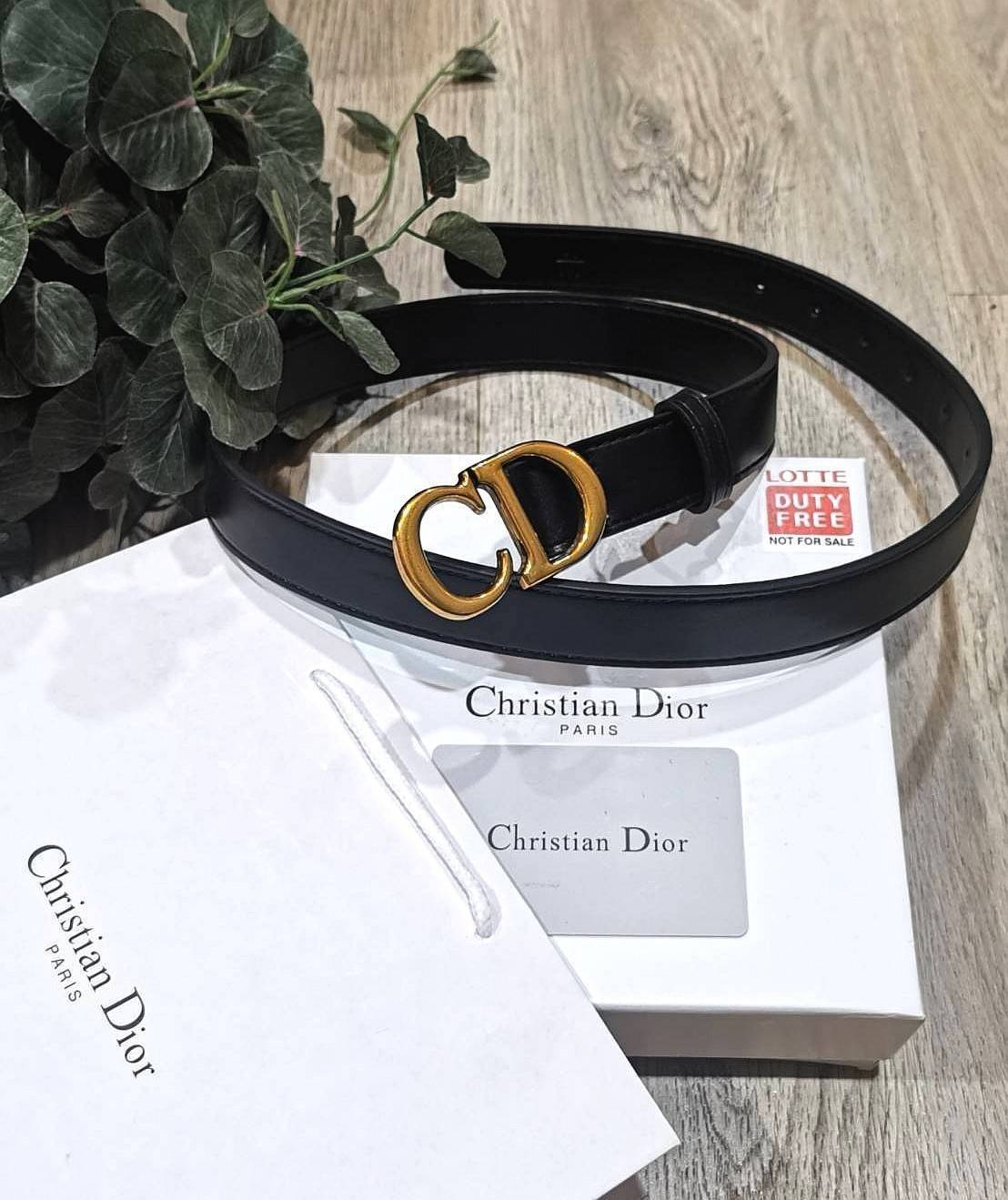 Christian Dior Belt Embossed "CD" 3D Logo VIP Gift With Purchase (GWP) เข็มขัดหนังแท้พรีเมี่ยมกิ๊ฟ Limited จาก Christian Dior Perfume Dutyfree ดีไซน์สุดคลาสสิคสไตล์ Vintage วัสดุ 3D Gold metal สายหนังสีดำปรับระดับได้ เข้าได้กับทุกลุ๊คสไตล์การเเต