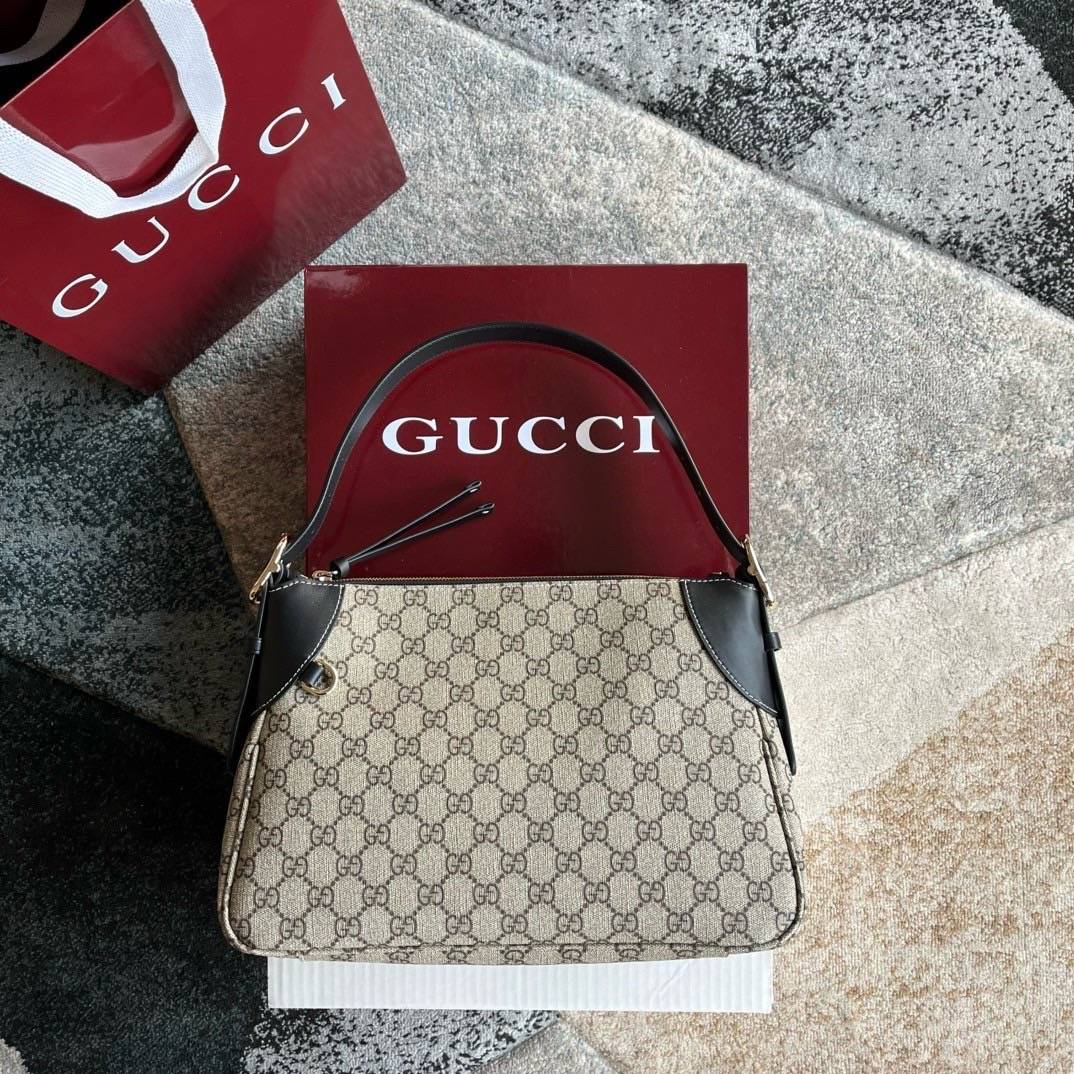 GUCCI GG Emblem medium shoulder bag กระเป๋าสะพายทรงใหม่สวยคลาสสิค เกรดหนังแท้ แคนวาสแท้ พิมพ์ลายคมชัด 🤍 เกรดออริจินอล สลับแท้