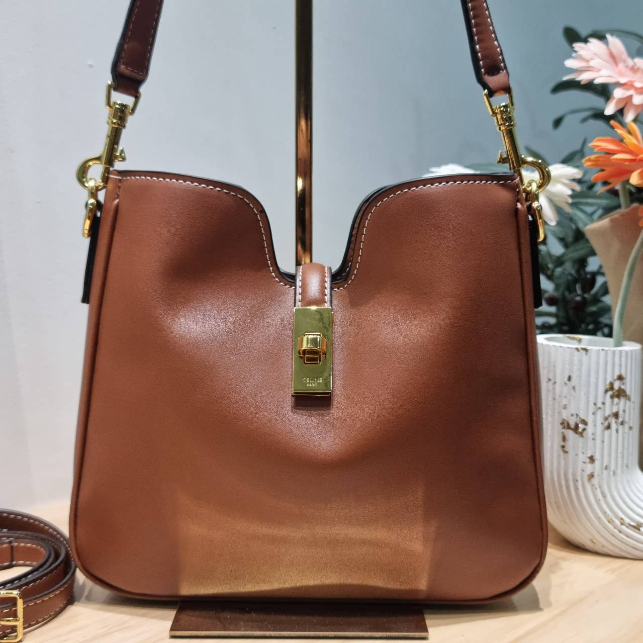 CELINE small camille soft bag มาแรงมาก! กับกระเป๋าที่ตัวแม่ใช้กันเยอะสุดๆ แม่ชมเอย อินฟลูดังๆมีใช้กันครบ ด้วยรูปทรงยอดนิยม