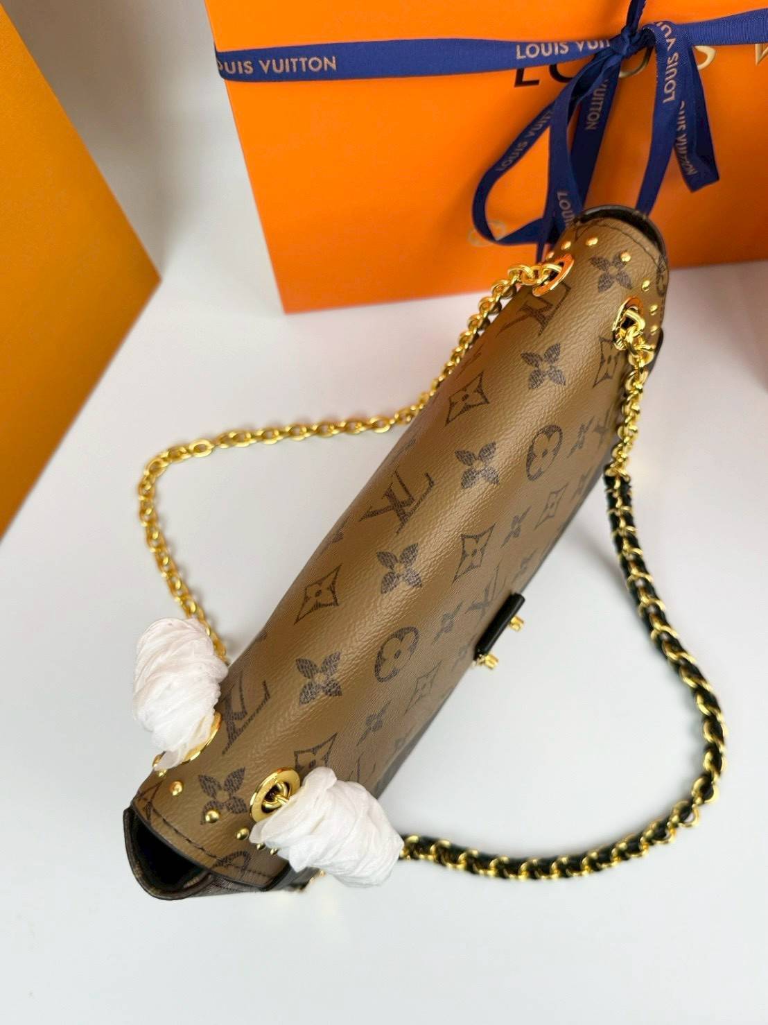 ORI หนังแท้ | LV Trunkie bag กระเป๋าสะพายรุ่นใหม่ ดีไซน์ร่วมสมัยโดดเด่นด้วยมุมโลหะ เฉลิมฉลองเอกลักษณ์ที่สืบทอดมาอย่างยาวนาน ผสานฟังก์ชันการใช้งานเข้ากับความหรูหรา