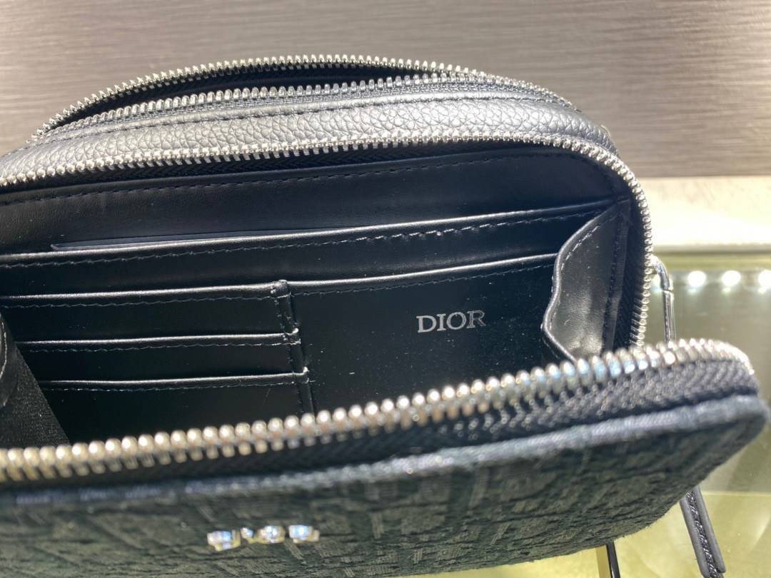 หนังแท้ DIOR POUCH WITH SHOULDER STRAP Oblique Jacquard พร้อมส่งที่ไทย งานหนังแท้และผ้าแจ็คการ์ดออริจินอล ภาพสินค้าถ่ายจากงานขายจริง ใช้งานต่างประเทศได้