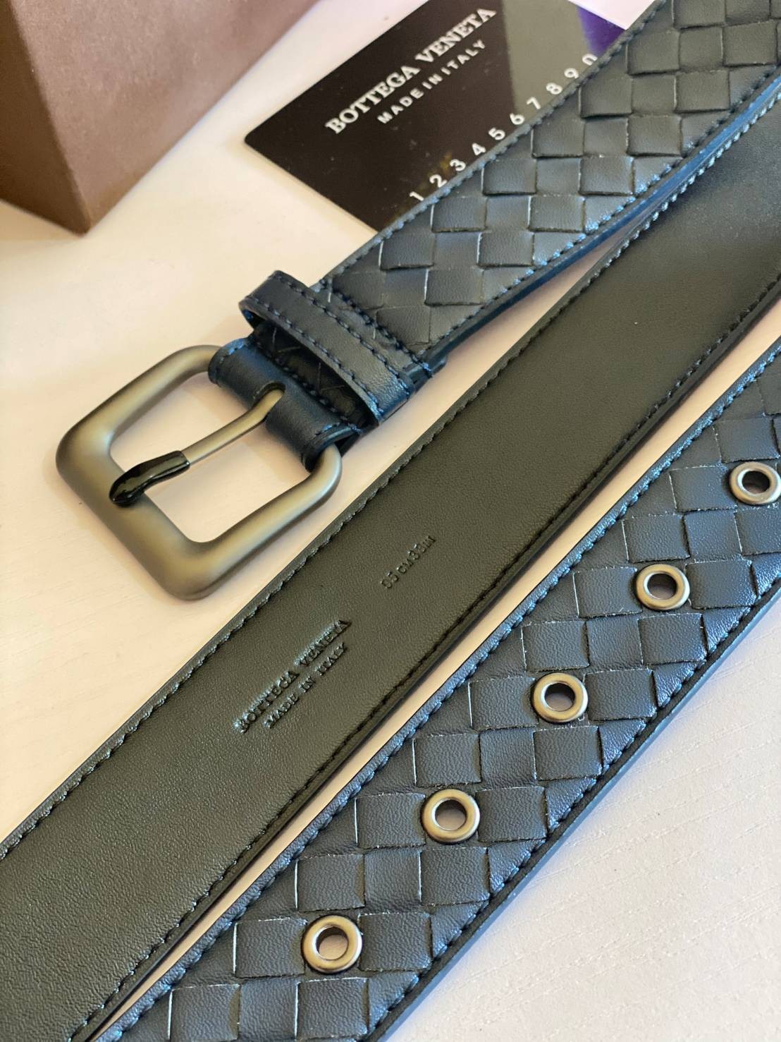 VIP 】♥️ BOTTEGA VENATA BELT เข็มขัดสุดหรูงานหนังแท้ ดีไซน์สุดคลาสสิคสไตล์ พร้อมส่ง 3 สี ภาพสินค้าถ่ายจากงานขายจริง สวยมากค่ะ หนังคุณภาพดีมาก เข้าได้กับทุกลุ๊คสไตล์การเเต่งตัว สวยหรูดูดีมีระดับ ไอเท็มนี้แนะนำเลยค่ะ!