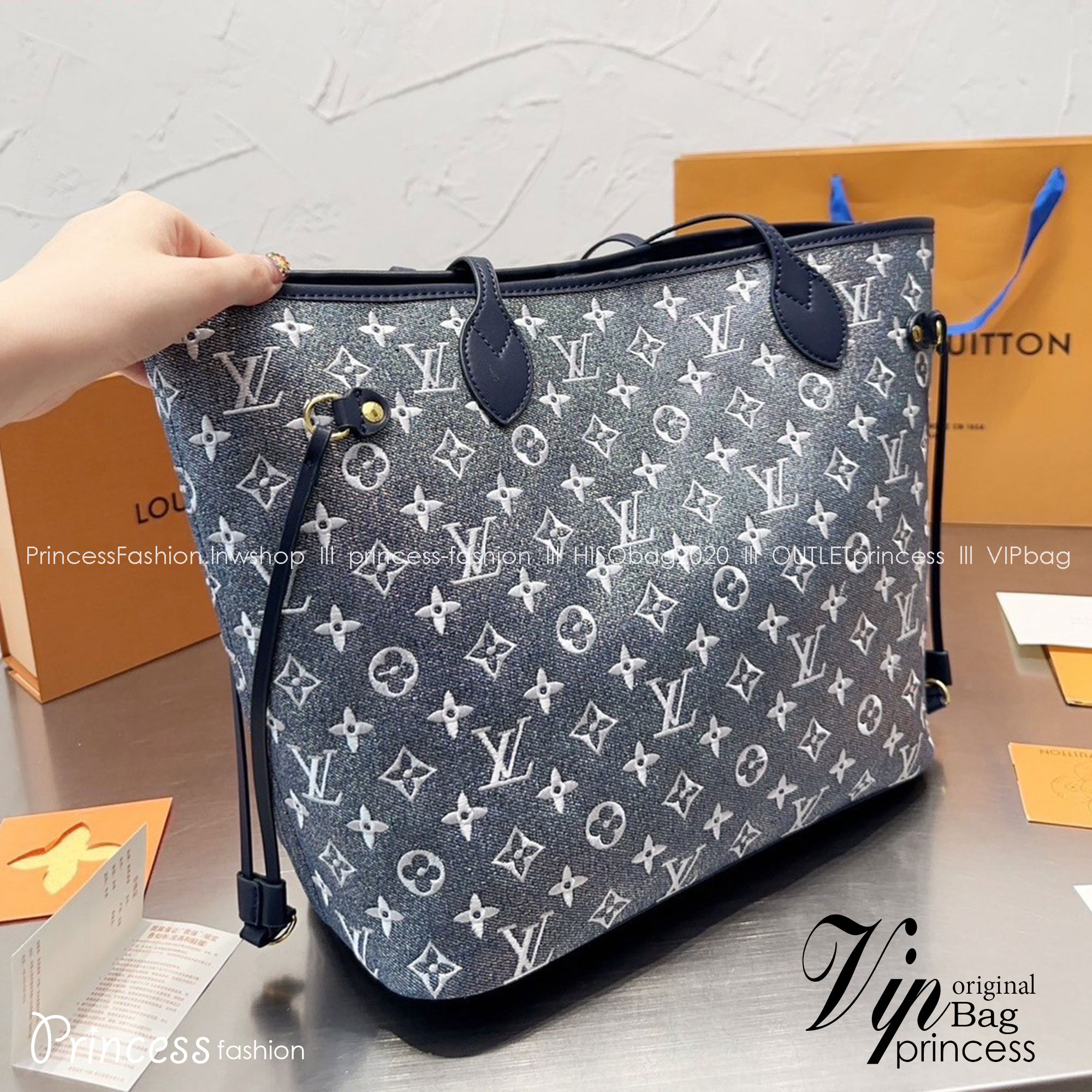 LV Neverfull MM Other Monogram Canvas - Handbags M22921 / LV DENIM TOTE BAG พร้อมส่ง ดีไซน์ใหม่ที่ฮอตที่สุด กระเป๋าใบใหญ่ทรง tote มาพร้อมใบลูก ภายในโล่งกว้าง มีช่องซิปแยกให้ ใบใหญ่ก็ใส่ของได้เยอะมากๆ