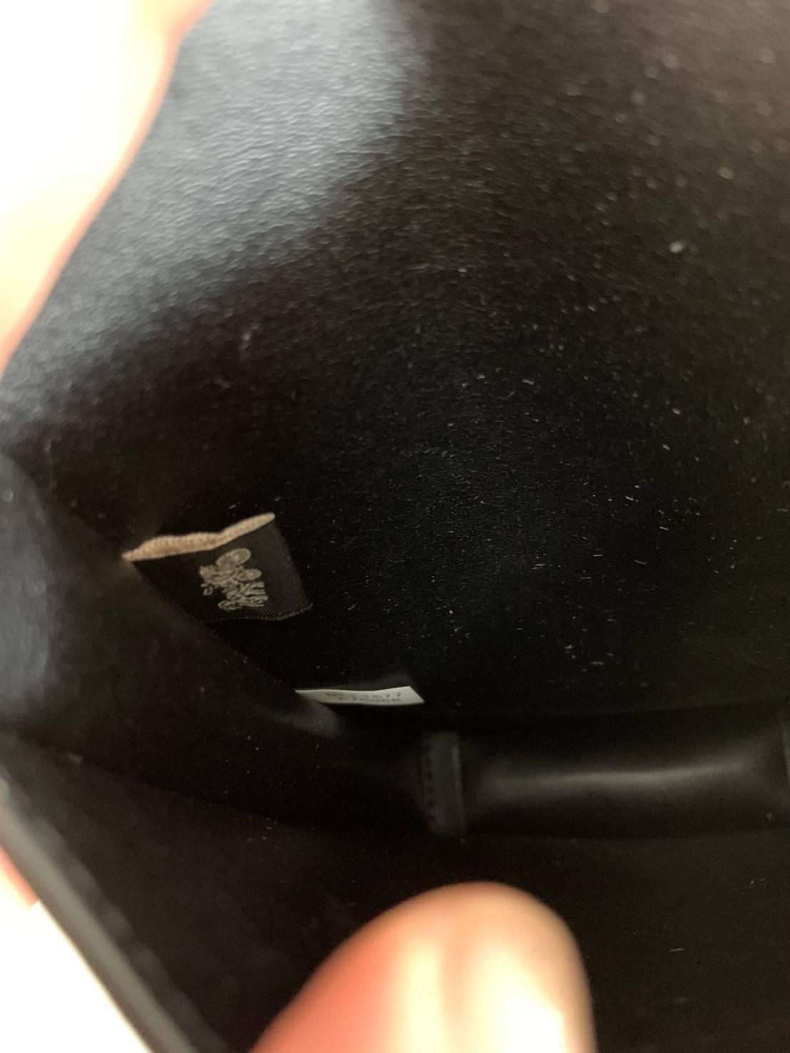 COACH PHONE CASE CROSSBODY BAG ((73486//76988//76357//39955//91046)) COACH NORTH/SOUTH CROSSBODY IN SIGNATURE CANVAS กระเป๋าใส่โทรศัพท์รุ่นนี้ มีความโดดเด่นทั้งดีไซน์และคุณสมบัติในการใช้งาน ด้วยลวดลายที่มีซิกเนเจอร์เป็นเอกลักษณ์แล้ว ด้านหลังยังมีช่องใส่กา