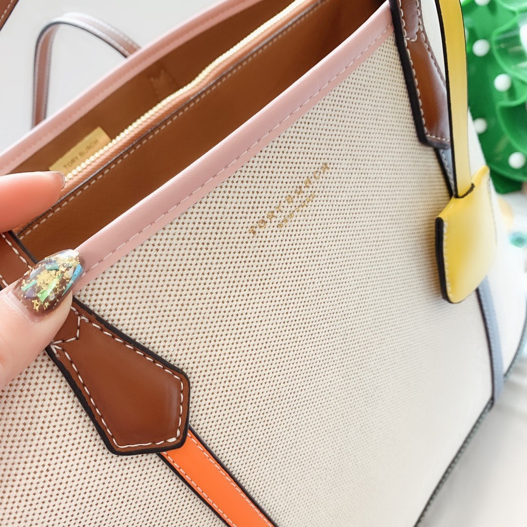 ของแท้ 💯% TORY BURCH CANVAS TOTE BAG กระเป๋าทรง SHOPPING ใบขนาดใหญ่ ผ้าแคนวาสคาดหนังแท้ อะไหล่ทอง สกรีนโลโก้แบรนด์ด้านหน้า