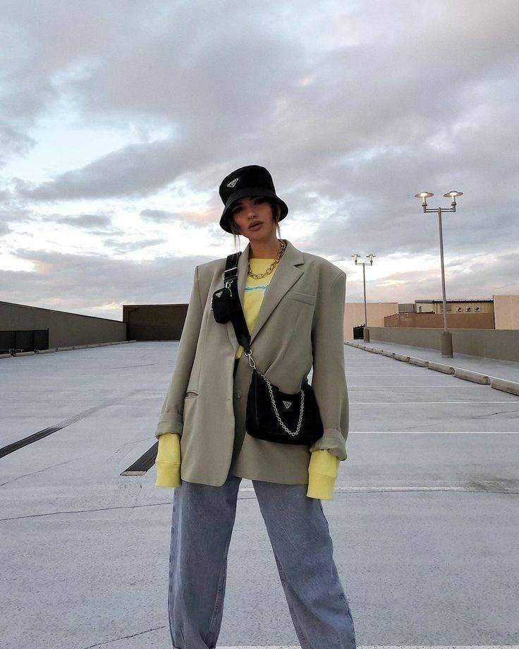 Prada Re-Edition 2005 Re-Nylon bag ใบเดียวคุ้มมากค่ะ อุปกรณ์ ครบชุด **ซื้อ1ได้ถึง3ไอเท็ม ทั้งสายยาว และกระเป๋าใส่เหรียญ และป้ายแท็คหนัง อย่างดี **อะไหล่ปั้มแบรนด์แท้ทุกจุด วัสดุทำจากผ้า Nylon อย่างดี กันน้ำได้ อยู่ทรงสวย สามารถใส่กระเป๋าตังค์ใบกลางได้ ถอด