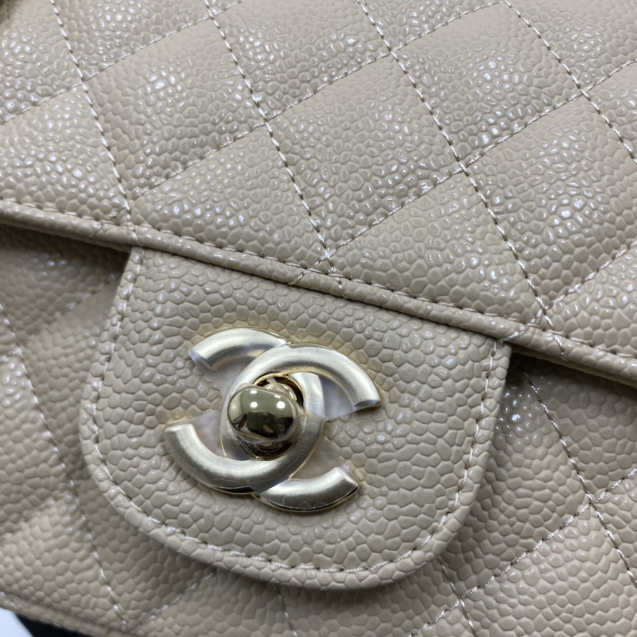 ORI หนังแท้ | CHANEL Classic Medium Flap Bag 25cm กระเป๋าสะพายคลาสสิกรุ่นยอดนิยมตลอดกาล ดีไซน์เรียบหรูหราขับผิว งานหนังแท้ อะไหล่ทองหรูหรา สุดยอดเดอะเบสท์ไอเท็ม