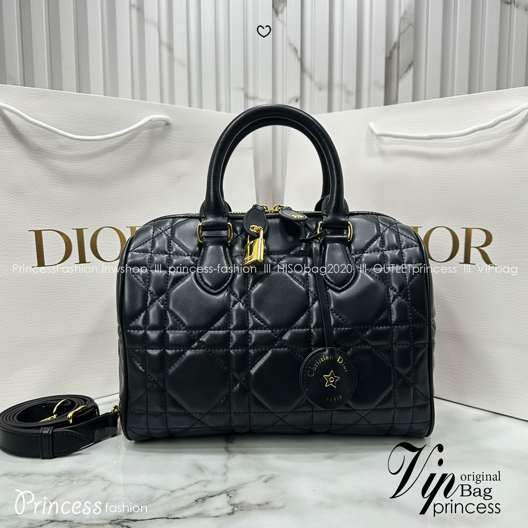 DIOR Groove 25 Bag / Dior Keepall Macrocannage Leather / Oblique Jacquard กระเป๋าสะพายทรงบอสตัน Keepall ทันสมัยและสง่างาม ใช้งานได้ทั้งแบบสะพายไหล่หรือสะพายแบบครอสบอดี้ เหมาะเป็นไอเทมคู่ใจในชีวิตประจำวัน เกรดออริ 1:1