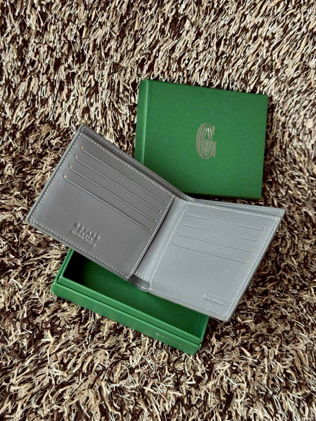 ORI หนังแท้ | Goyard Victoire Wallet กระเป๋าสตางค์ Victoire ขนาดกะทัดรัดและเหมาะสําหรับการจัดสำหรับการ์ดและธนบัตร ลวดลายสุดคลาสสิคของกระเป๋าเป็นเอกลักษณ์ที่ทุกคนจดจำได้