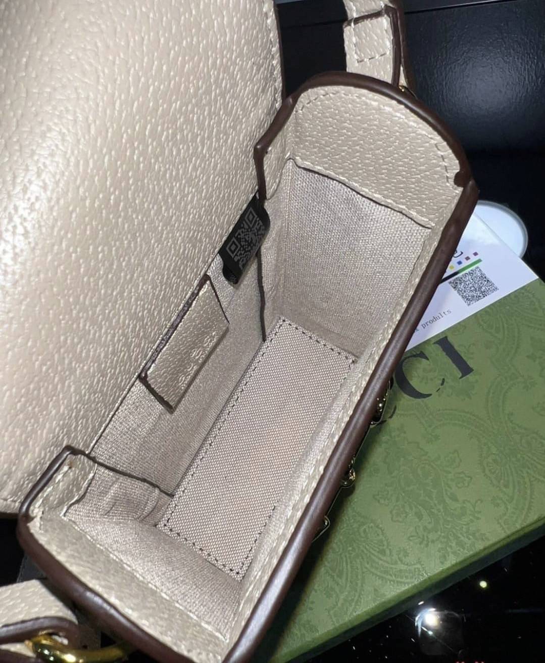 Gucci Horsebit 1955 mini bag / Gucci horsebit phone case สีใหม่ละมุนพร้อมส่ง กระเป๋าสะพาย กระเป๋าใส่โทรศัพท์ งานแฟชั่นคลาสสิก อะไหล่สวย ดีไซต์สัญลักษณ์วงแหวนตามแบบฉบับแบรนด์ มาพร้อมกล่องแบรนด์และสายสะพายยาวที่สามารถปรับระดับได้ พร้อมส่งให้สะพาย สวยๆ กันแล