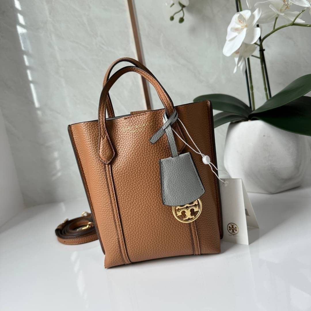 TORY BURCH MINI PERRY TOTE / TORY TOTE BAG / TORY BAG พร้อมส่ง 3 สี กระเป๋าแบบมินิมอลในรูปทรงใหม่ที่คล่องตัว ใส่มือถือได้ทุกรุ่น