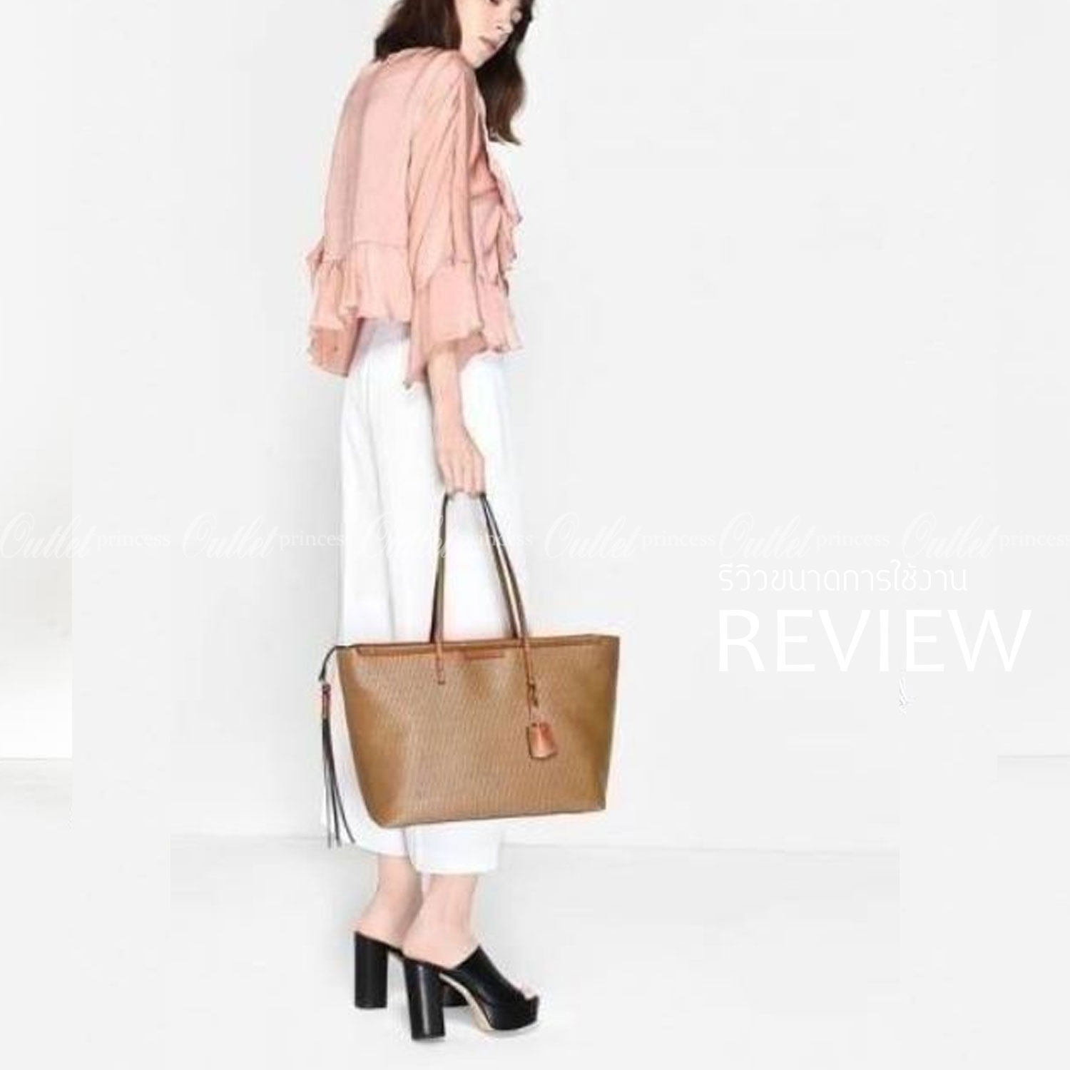 Charles & Keith Black Textured Tote Bag ฮอตฮิตตลอดกาลสำหรับรุ่นนี้ รุ่นยอดนิยม!! มากี่รอบกี่รอบก็ขายดี ใครไม่มีรุ่นนี้ติดตู้ไว้ถือว่าเชยมาก(!!) กระเป๋าสะพายทรง Shopping bag ใบใหญ่จุของได้ใจ น้ำหนักเบา โดดเด่นด้วย Textured วัสดุสานรอบใบ ตัดขอบหนัง สวยอยู่ท