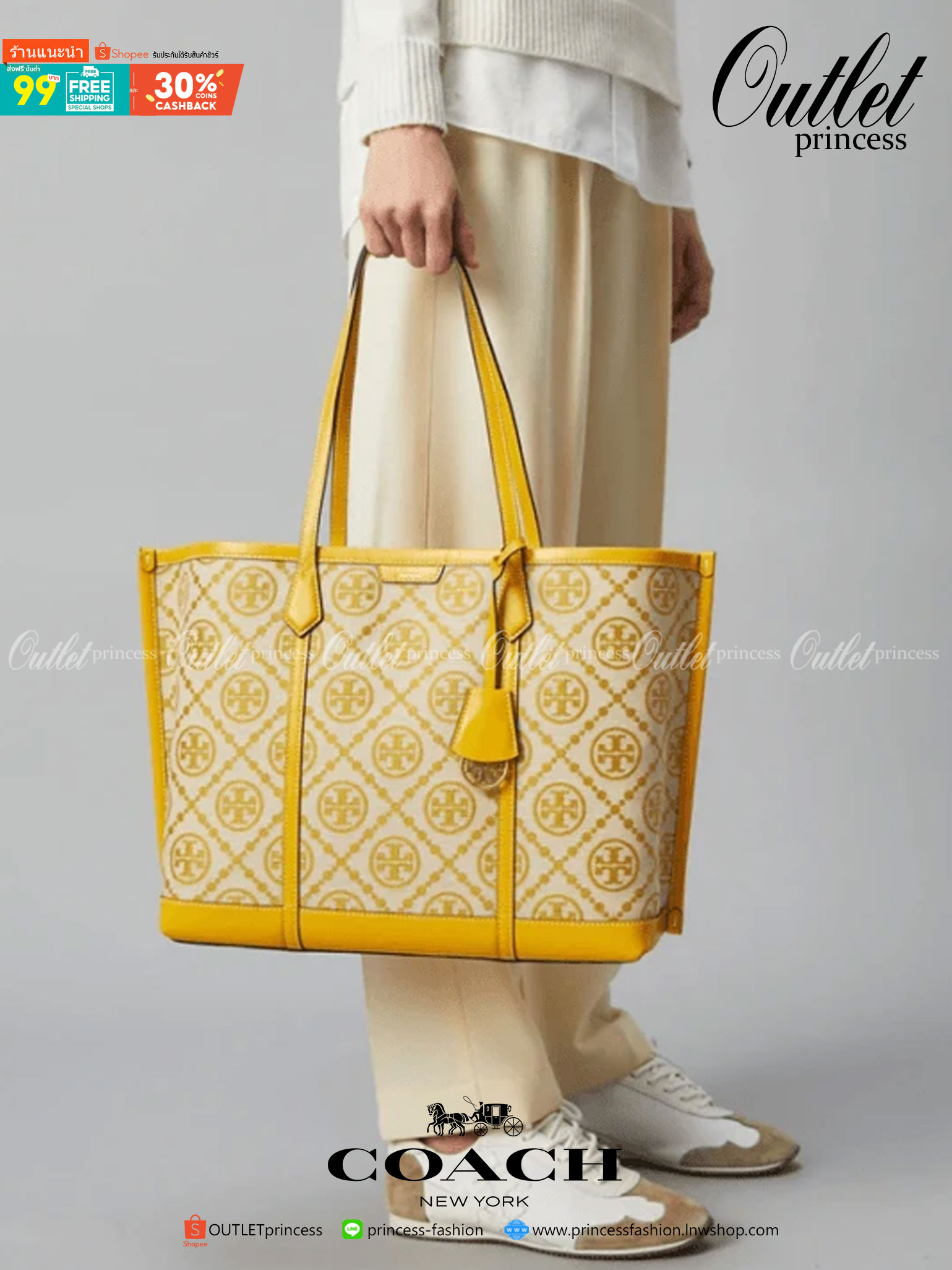 TORY BURCH T MONOGRAM TRIPLE - COMPARTMENT TOTE กระเป๋า/สะพายไหล่ทรง SHOPPING BAG วัสดุผ้าผ้าแคสวาสปักลายสัญลักษณ์แบรนด์ ตั้งอยู่ทรง สวยหรู ดูแพง จุของได้เยอะมาก ภายในแยกเป็น 2 ช่องหลัก 1 ช่องซิปตรงกลาง แบ่งเป็นสัดส่วนใช้งาน