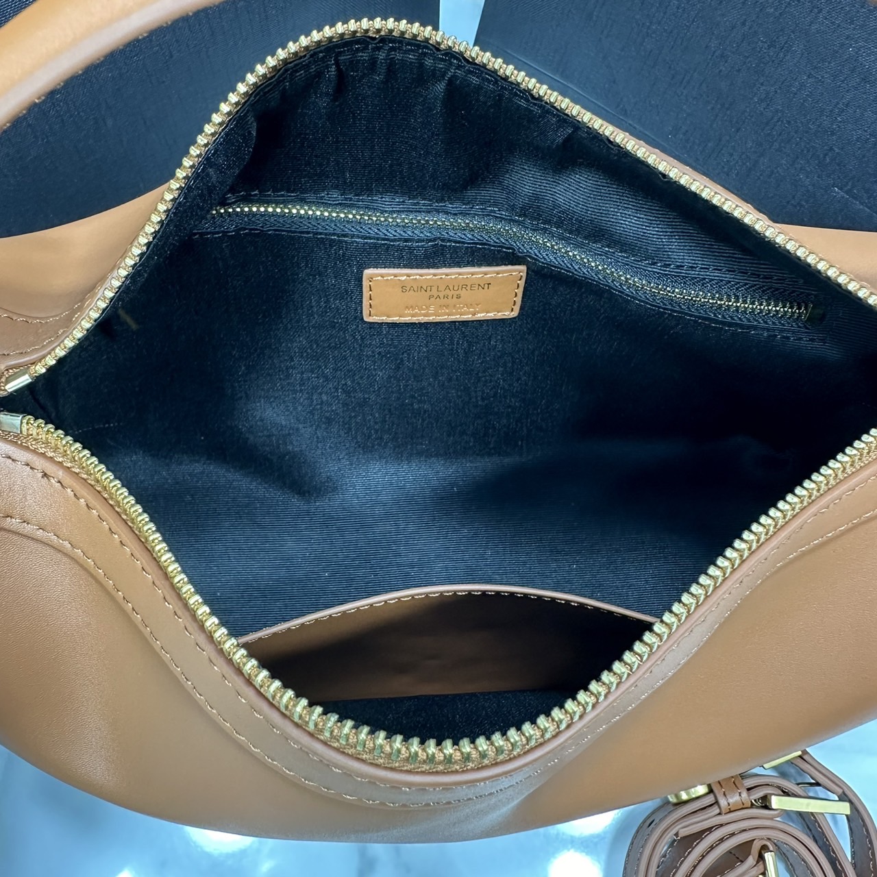 YSL Camera Supple Bag กระเป๋าสะพายทรงกล้องใบขนาดกลาง ถือจับถนัดมือ จุของได้เยอะ ดีไซส์เรียบหรูดูแพง 🧡เกรดออริ ใช้งานต่างประเทศได้