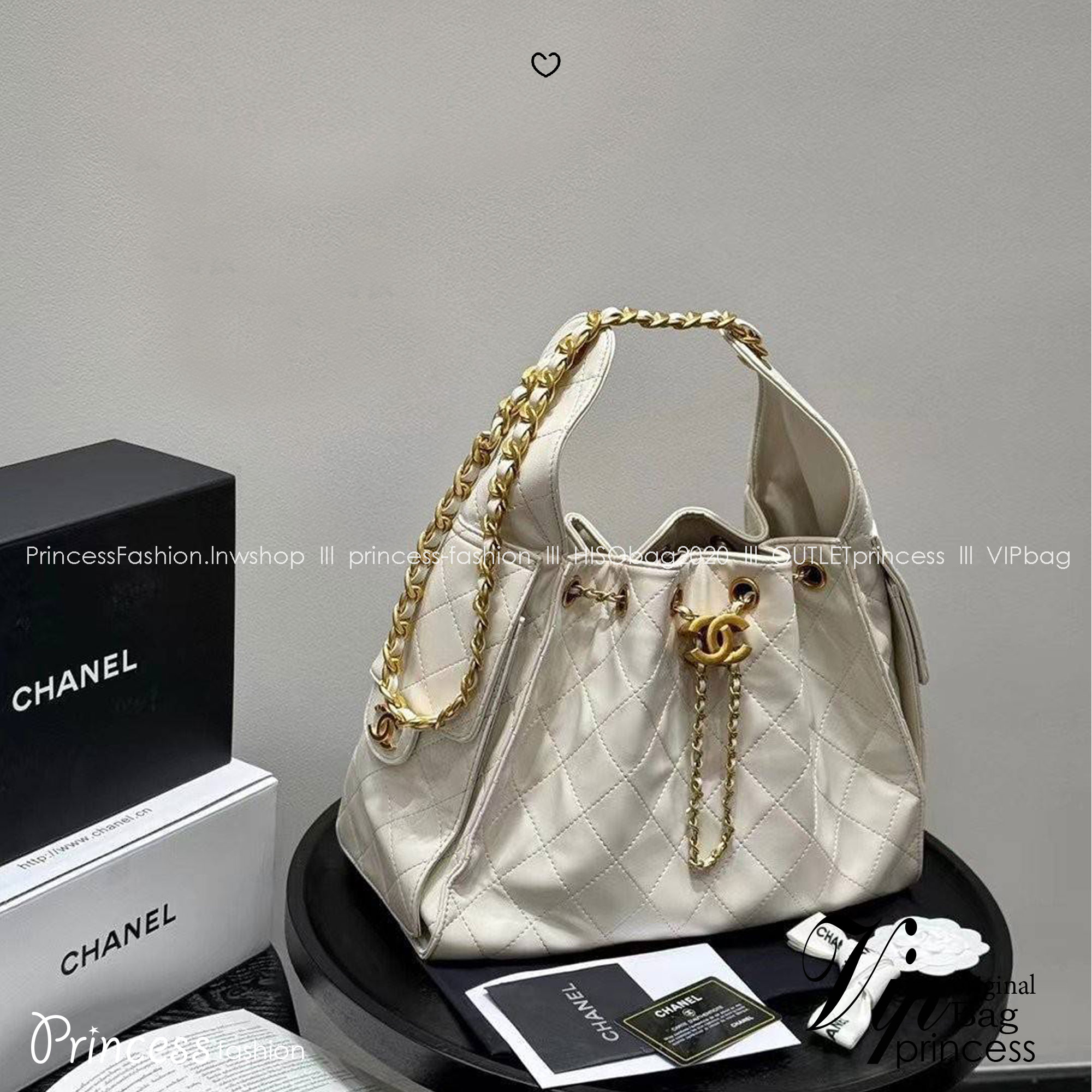 CHANEL 25 Medium Handbag กระเป๋าสะพายทรงโฮโบใบใหญ่ คอลใหม่ล่าสุด ต้อนรับฤดูกาล SPRING-SUMMER 2025 รูปทรงใช้งานได้จริง จุของได้ ถือเก๋ๆ เอวี่เดย์ลุค บอกเลยว่าดีไซน์เก๋มาก