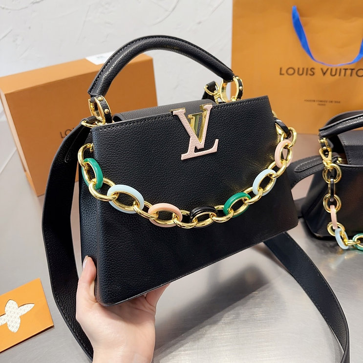 LV Capucines BB MM top handle with a multicolored chain on which gold-color links alternate / LV BAG พร้อมส่ง 2 ไซส์ ที่สุดของความสวยในราคาเบาๆ กระเป๋าถือสุดหรู ดีไซน์ทรงคลาสสิค พร้อมสายโซ่อะไหล่ทองหลากสีหรูหรา