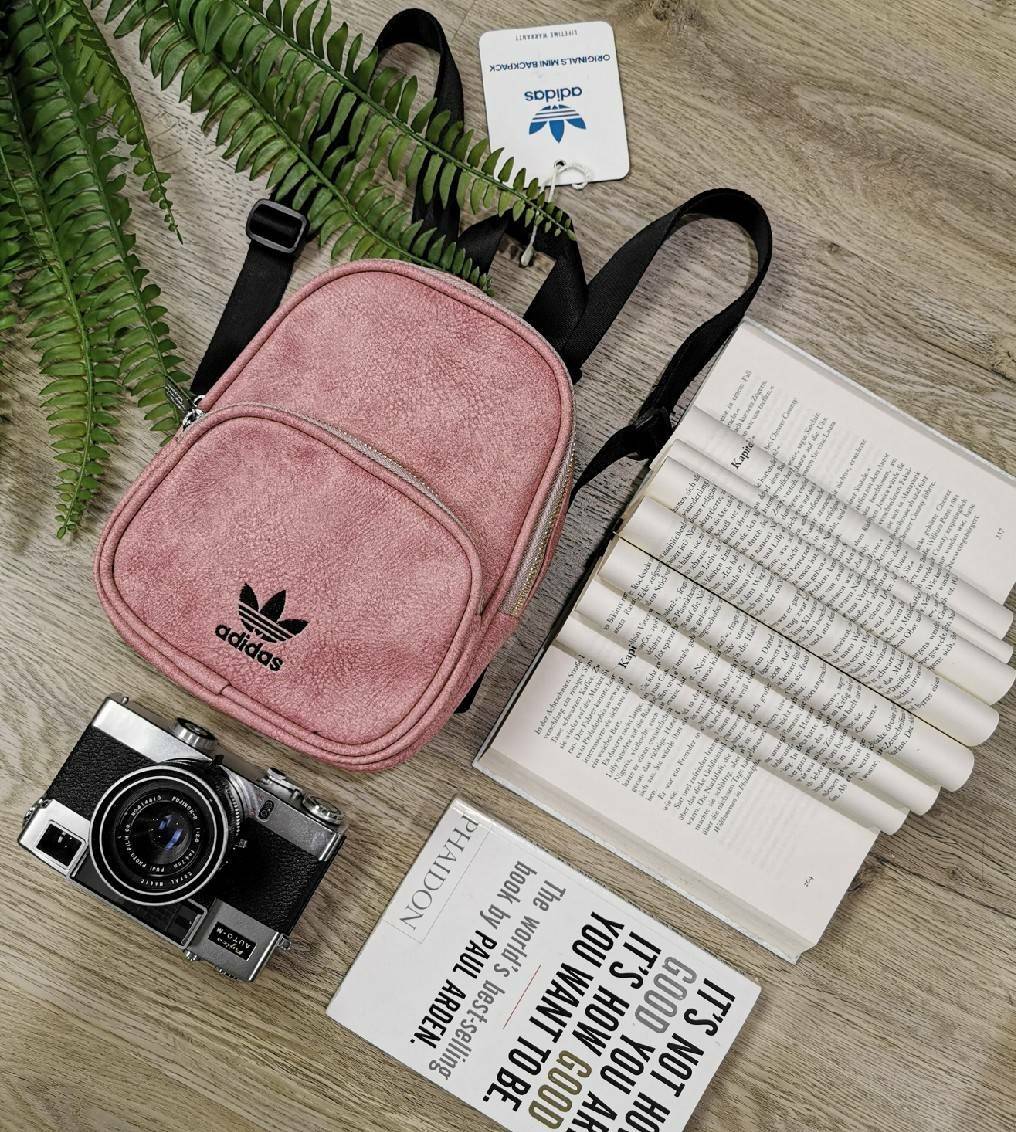 ADIDAS MINI BAGPACK กระเป๋าเป้สไตล์ Sport ขนาดมินิ กำลังน่ารัก น้ำหนักเบา ด้านหน้ามีโล้โก้และช่องซิป เปิดปิดด้วยซิปสะดวกใช้หัวซิปแบรนด์ ภายในมีโลโก้และช่องใส่ของ มีหูจับถนัดมือ สายสะพายเลื่อนปรับระดับได้ freesize ไอเท็มใหม่ดีไซน์สุดฮิต พร้อมส่งที่ไทยในราค