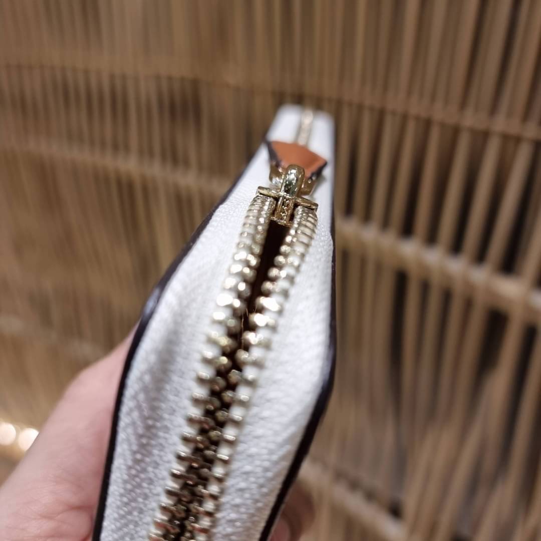 OUTLET 】COACH ACCORDION ZIP WALLET IN SIGNATURE CANVAS F86093 C3287 F98126 กระเป๋าสตางค์ใบยาว น่ารักน่าใช้