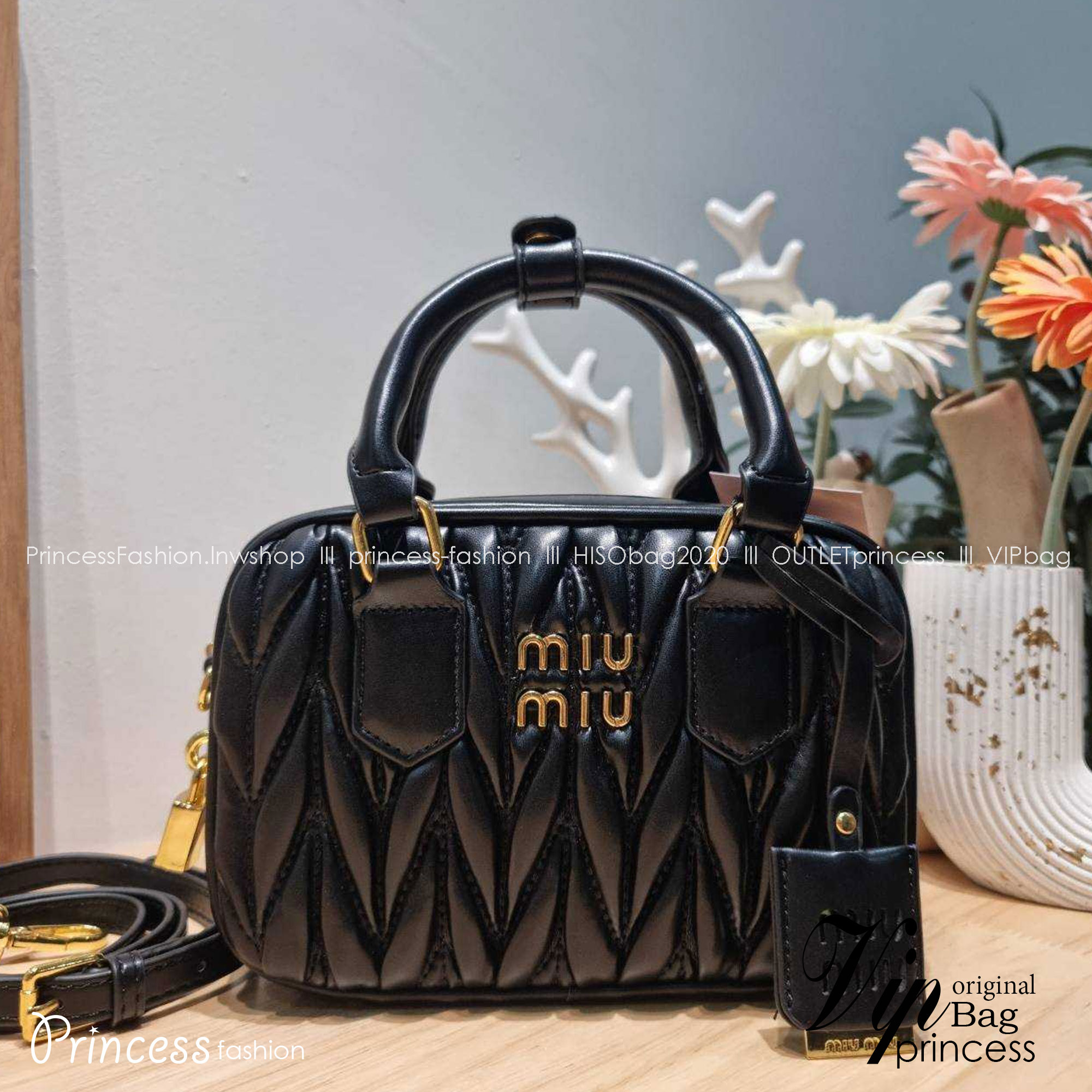 MIU MIU ARCADIE METELASSE MINI LEATHER BAG กระเป๋าถือ/สะพายสุดชิค ที่ไม่มีตอนนี้คือพลาด ดีไซน์เพิ่มดีเทล ด้วยการเดินด้ายเป็นเอกลักษณ์ สวยดูแพง