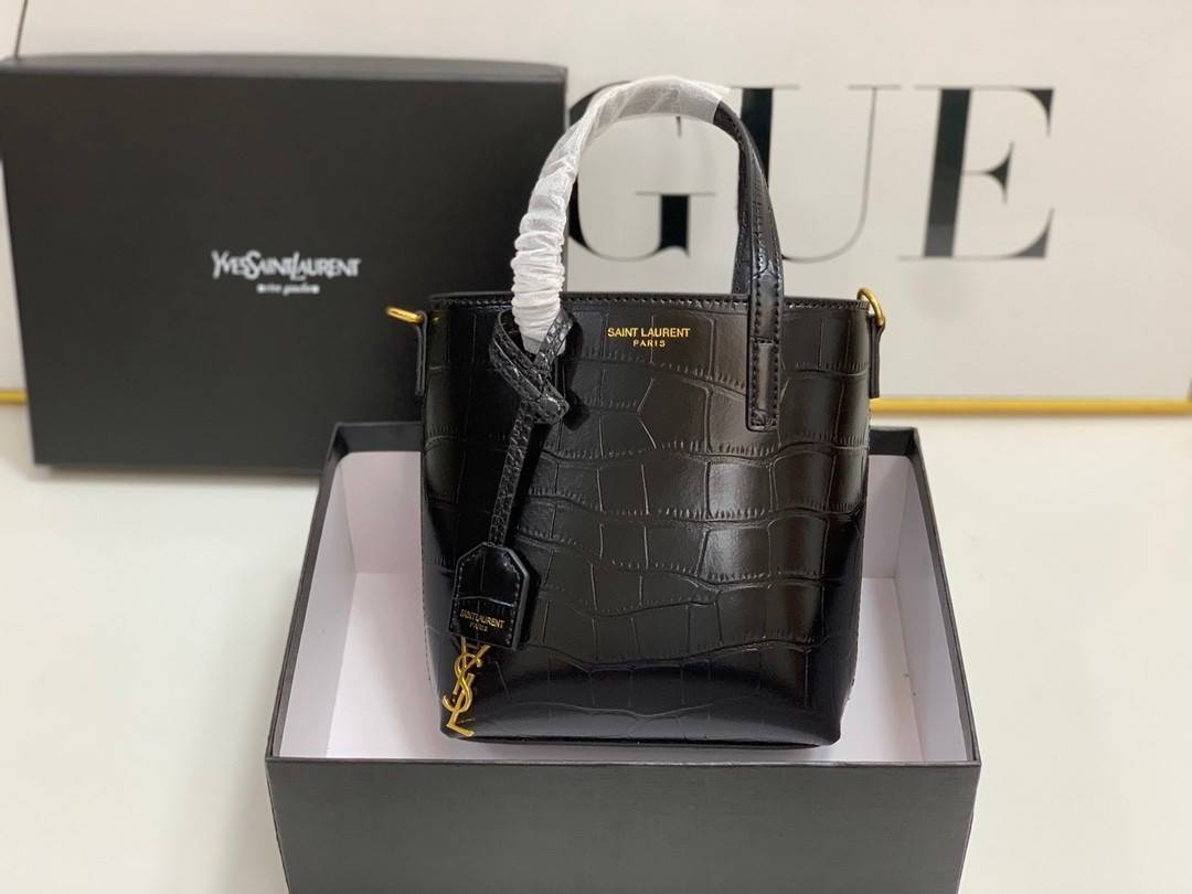 mini YSL CROC TOTE / YSL Toy croc-effect leather tote bag พร้อมส่งครบสองไซส์ *คู่ดูโอ้ สวยแบบตะโกนนน YSL BAG VIP วัสดุหนังสังเคราะห์ หนังนิ่มลายจรเข้เต็มใบ สวยหรูมาก